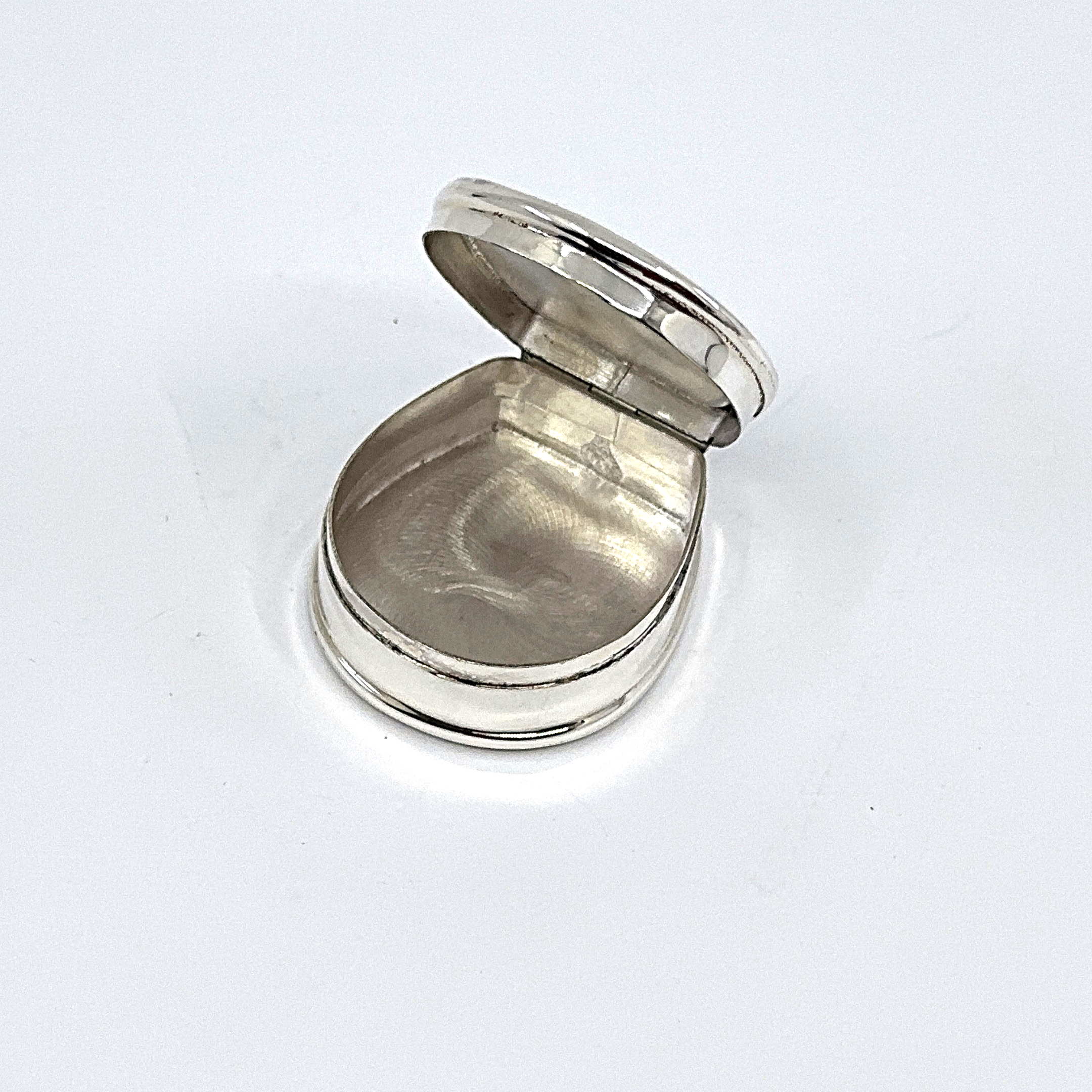 PB301 (1) Horse Head Pill Box With Hand Painted Enamel Finished In 925 English Hallmarked Sterling Silver