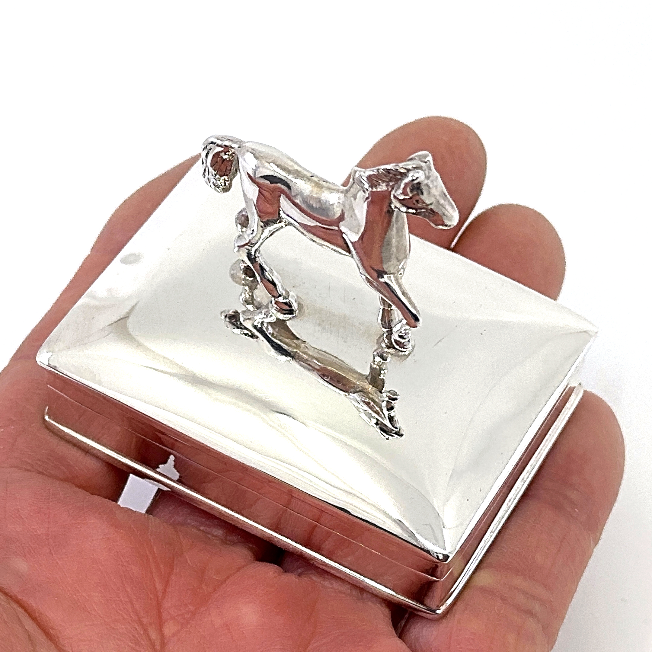 PB584 (8) Horse on Rectangular Pill Box, Finished In 925 English Hallmarked Sterling Silver