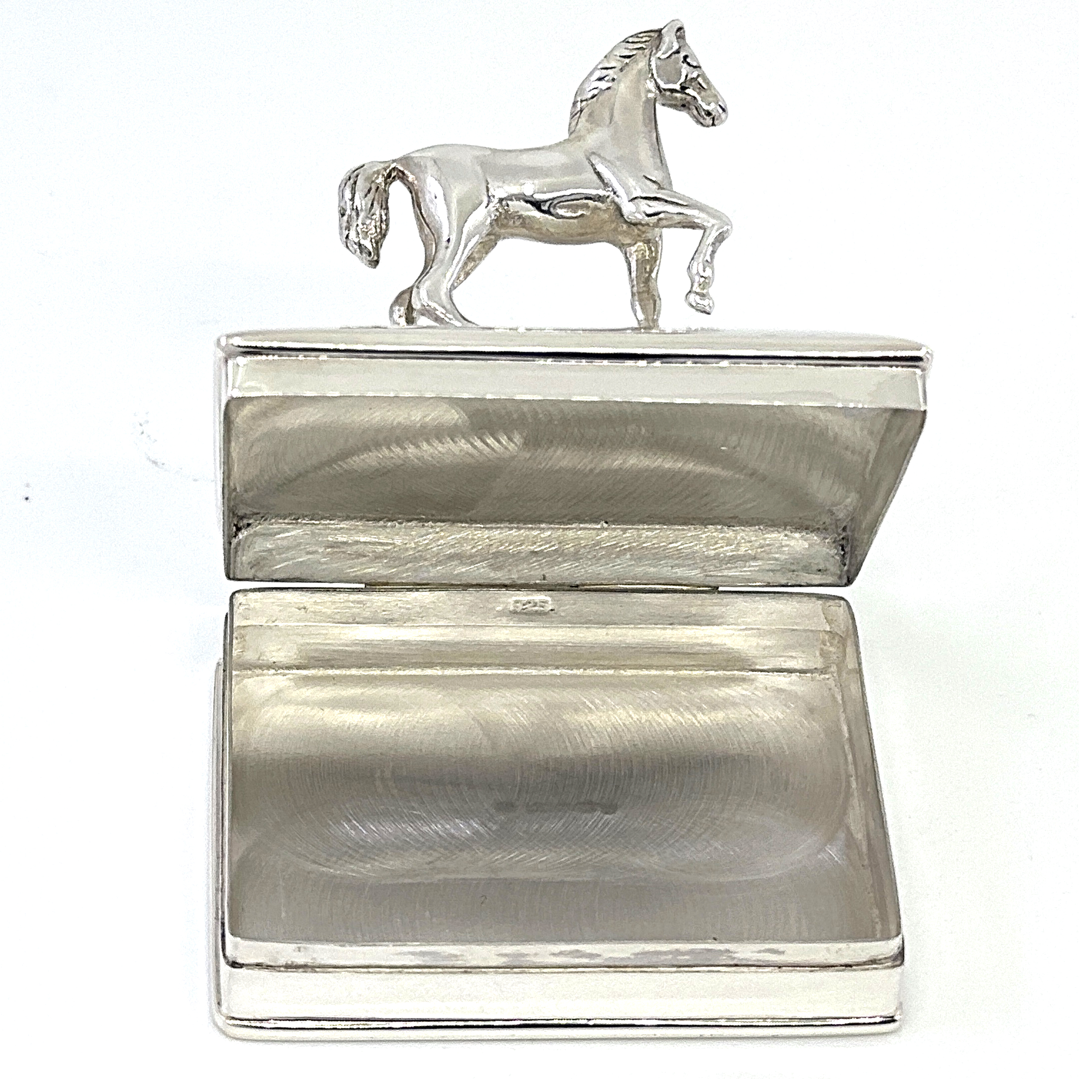 PB584 (3) Horse on Rectangular Pill Box, Finished In 925 English Hallmarked Sterling Silver