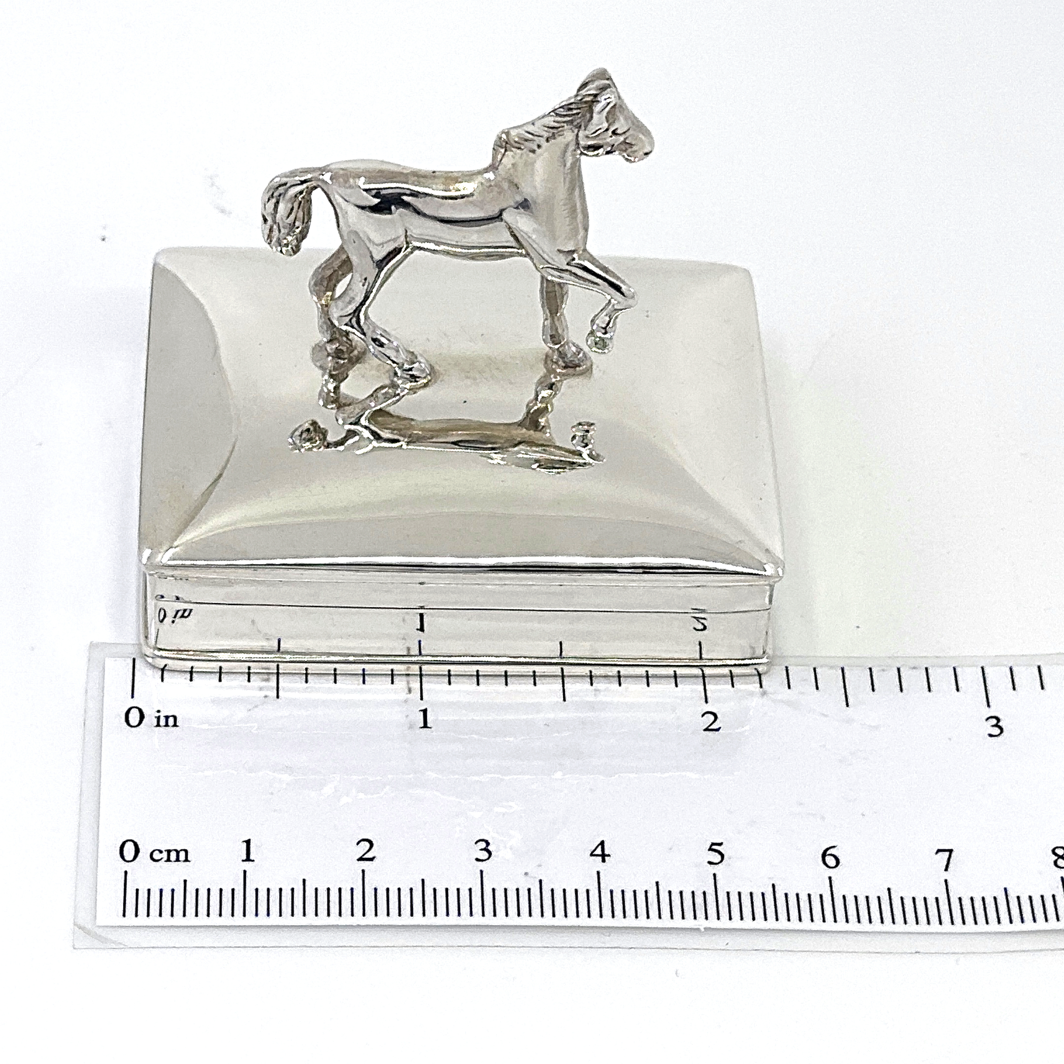 PB584 (4) Horse on Rectangular Pill Box, Finished In 925 English Hallmarked Sterling Silver