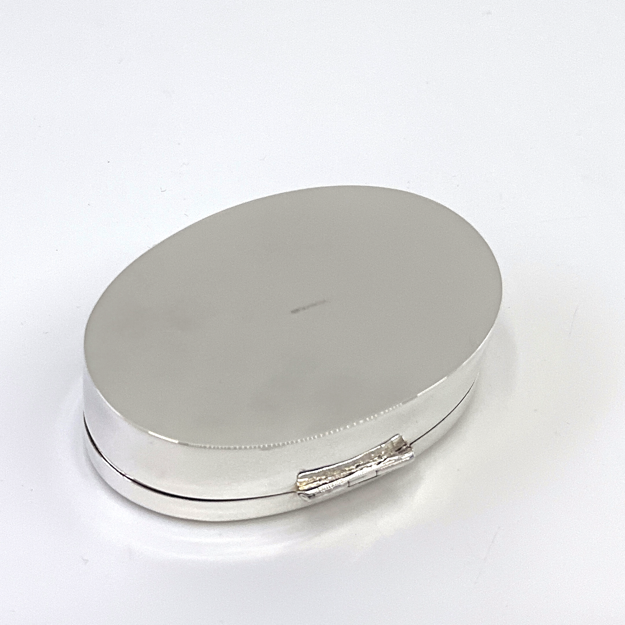 PB466 (8) Large Plain Oval Pill Box, finished in 925 English Hallmarked Sterling Silver