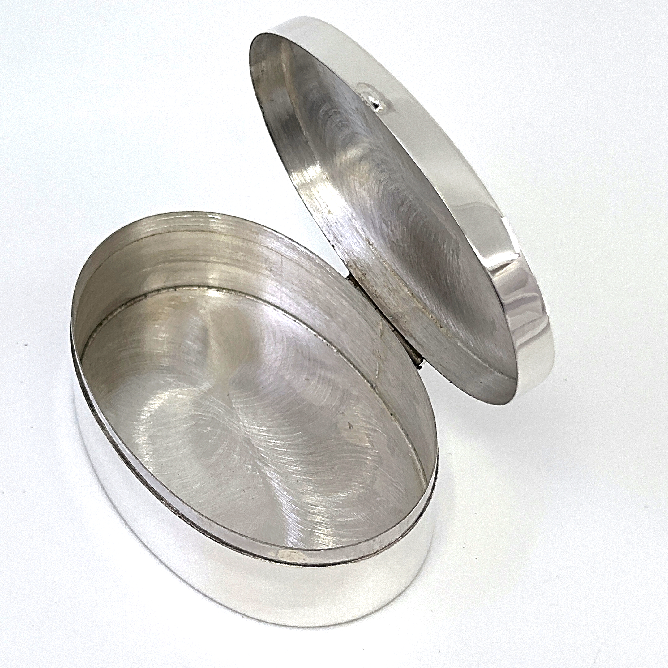 PB466 (5) Large Plain Oval Pill Box, finished in 925 English Hallmarked Sterling Silver