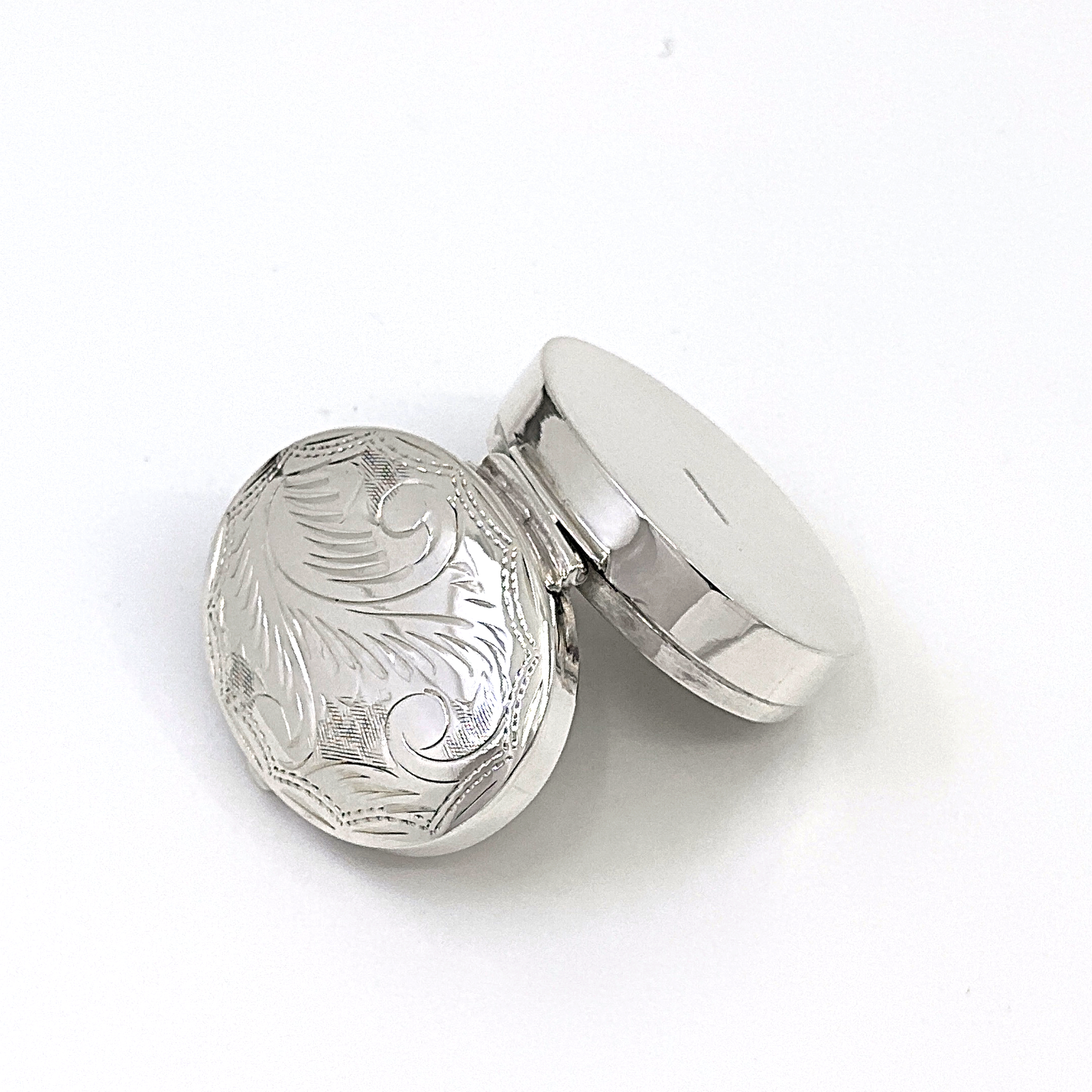 PB415 (5) Medium Engraved Oval Pill Box, finished in 925 English Hallmarked Sterling Silver