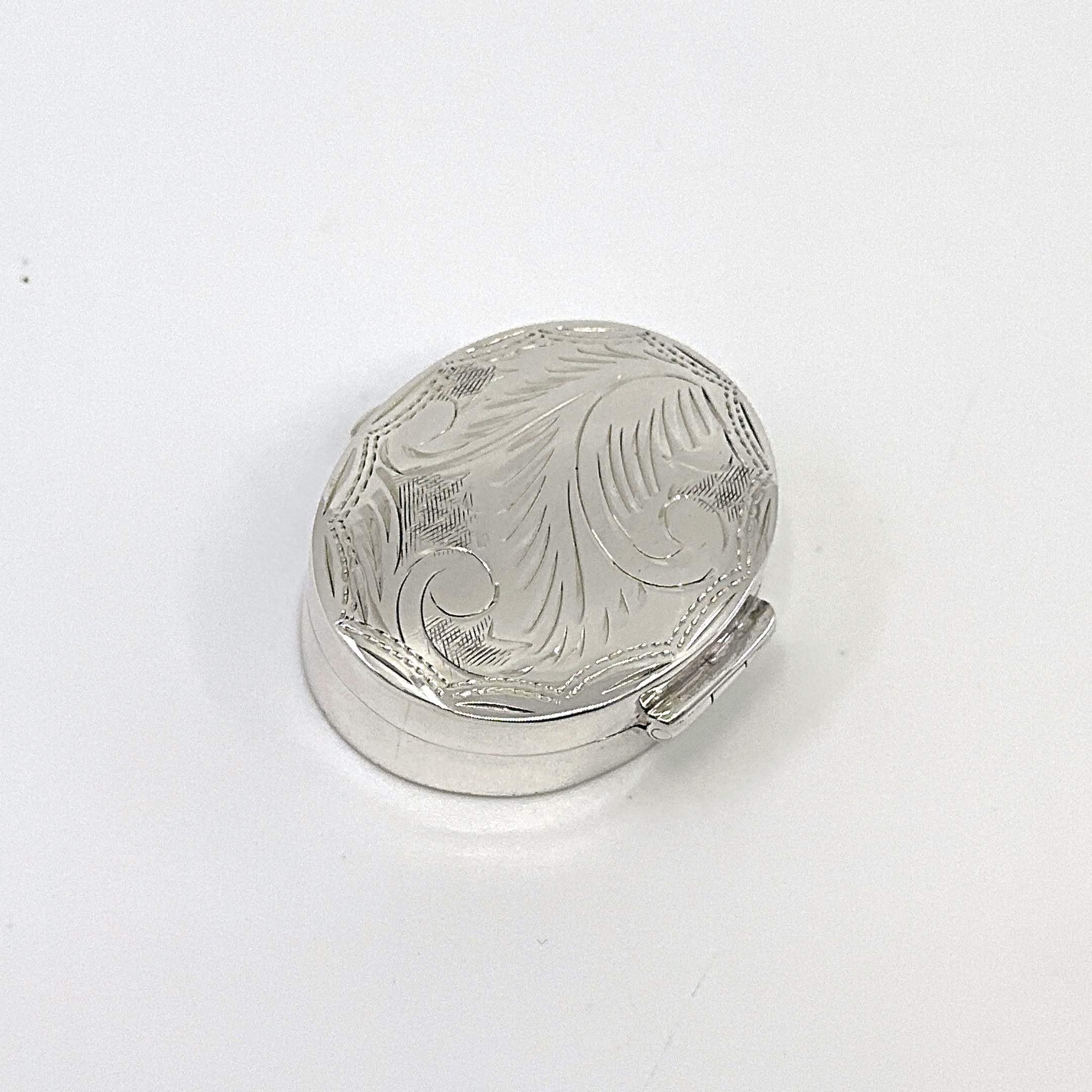 PB415 (4) Medium Engraved Oval Pill Box, finished in 925 English Hallmarked Sterling Silver