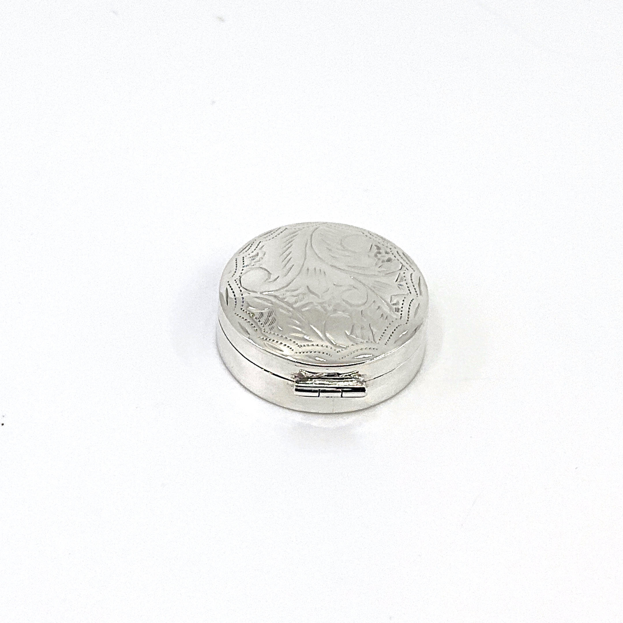 PB416 (2) Medium Engraved Round Pill Box, finished in 925 English Hallmarked Sterling Silver