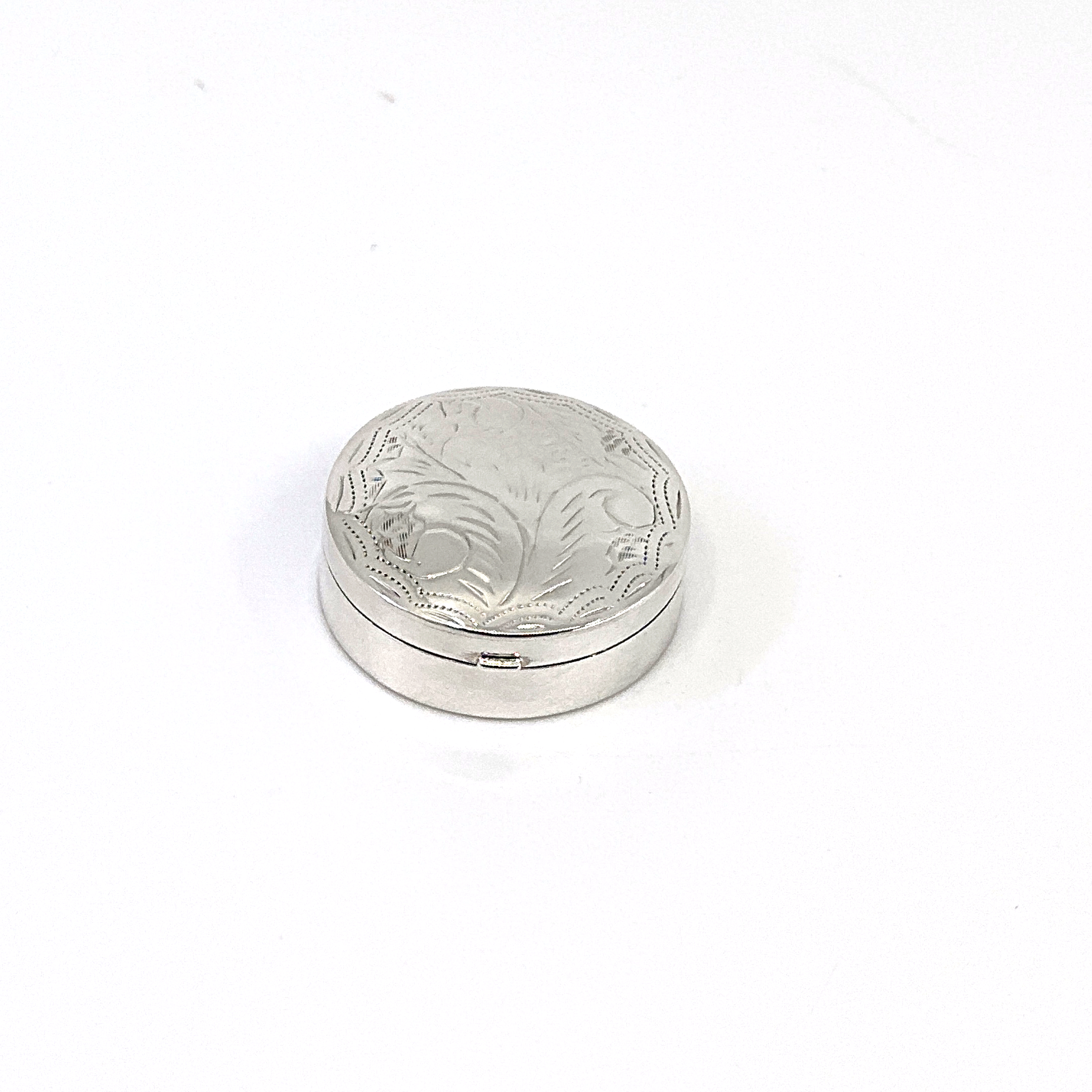 PB416 (8) Medium Engraved Round Pill Box, finished in 925 English Hallmarked Sterling Silver