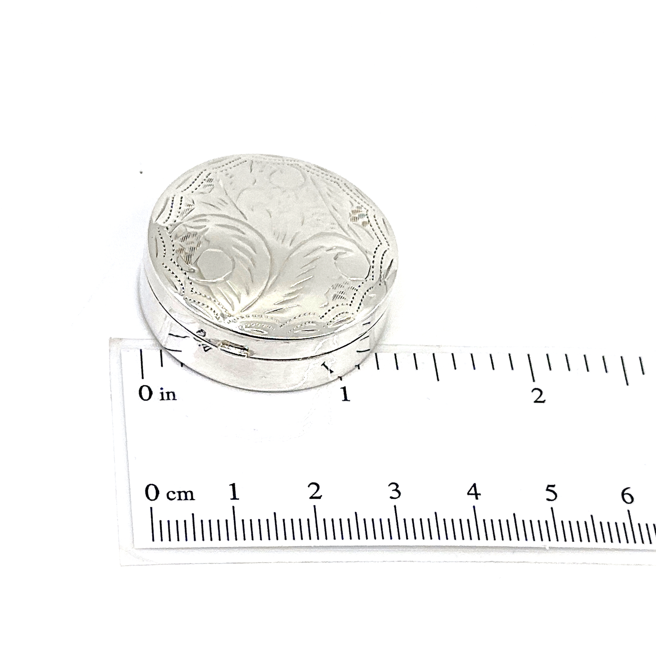 PB416 (4) Medium Engraved Round Pill Box, finished in 925 English Hallmarked Sterling Silver