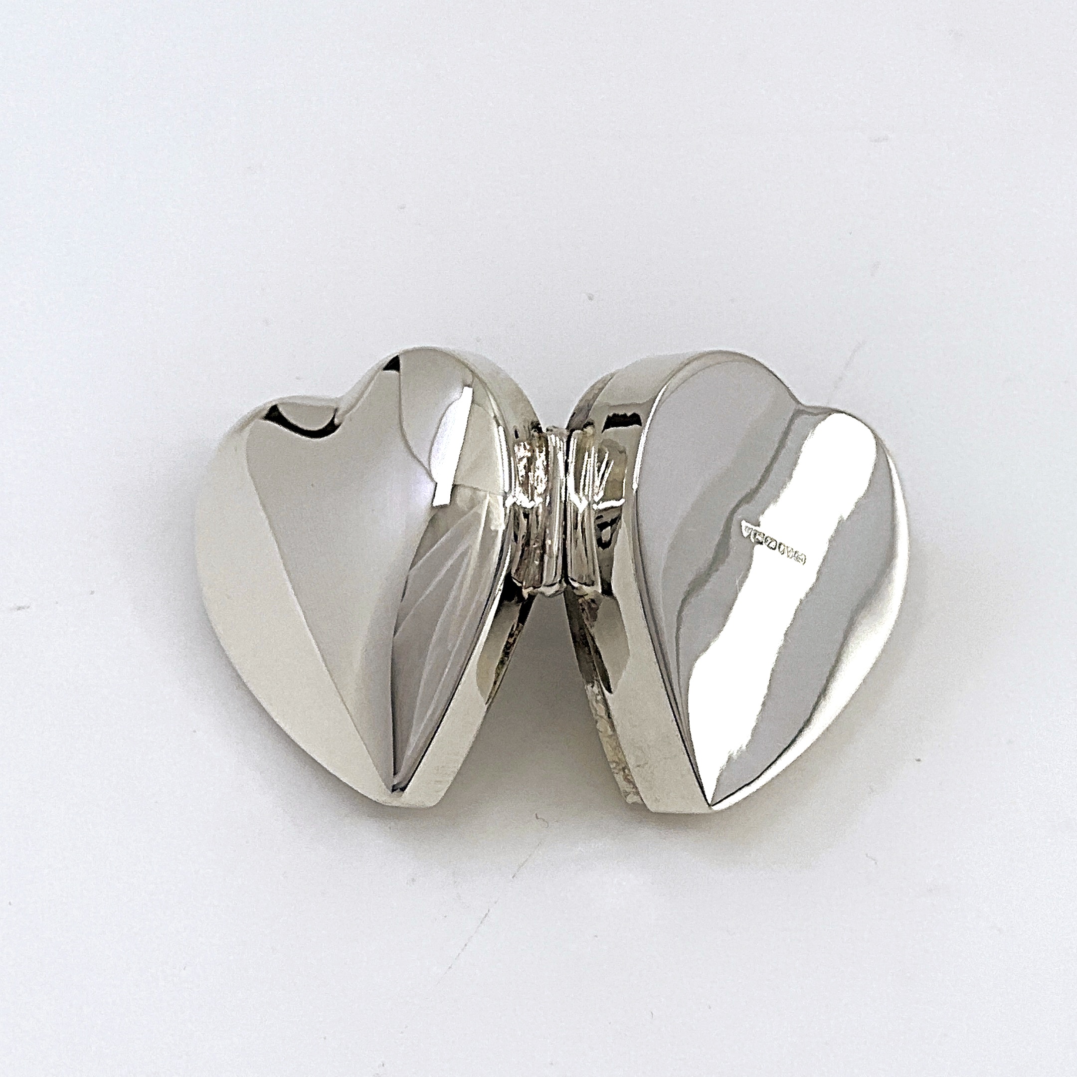 PB442 (3) Medium Plain Heart Pill Box, finished in 925 English Hallmarked Sterling Silver