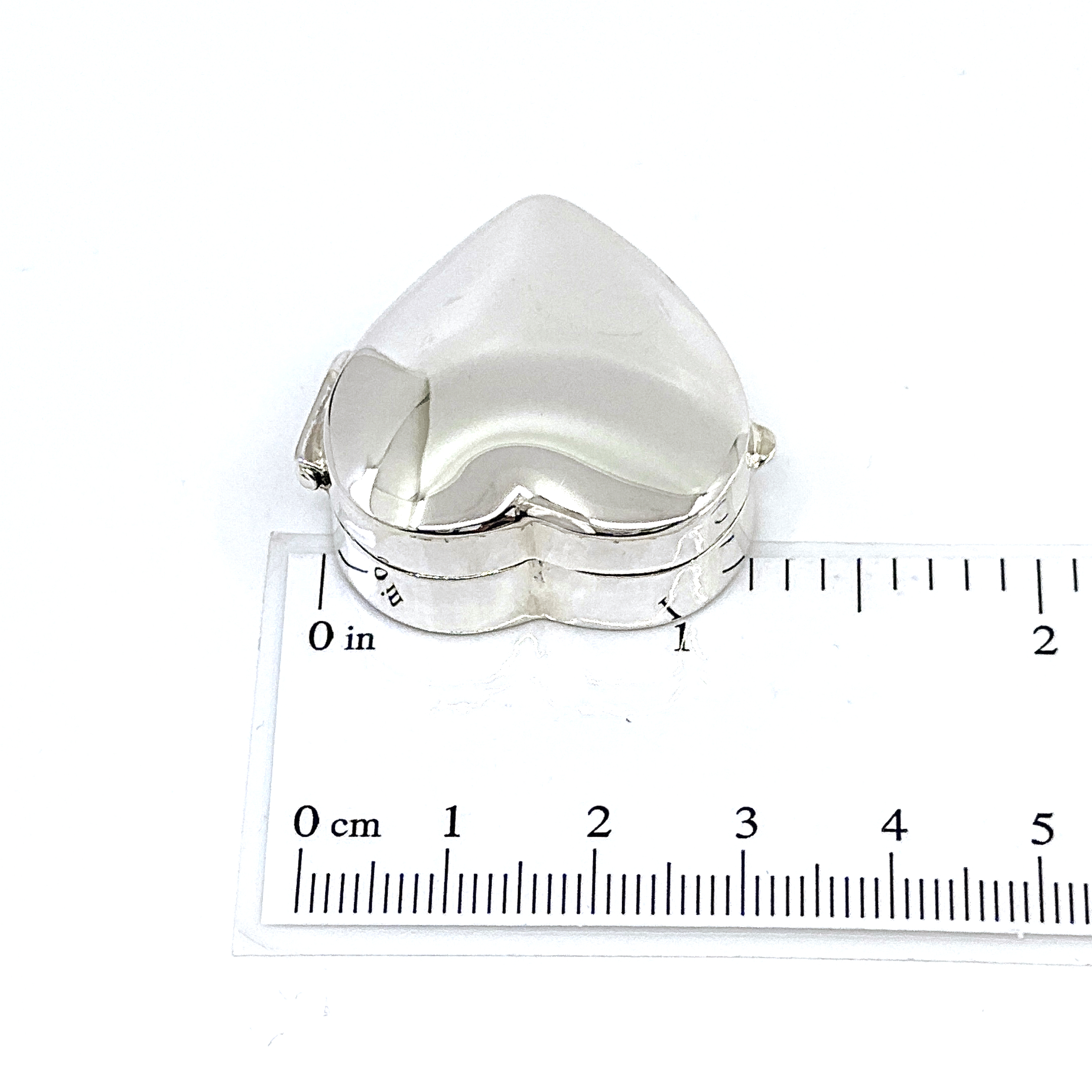 PB442 (7) Medium Plain Heart Pill Box, finished in 925 English Hallmarked Sterling Silver
