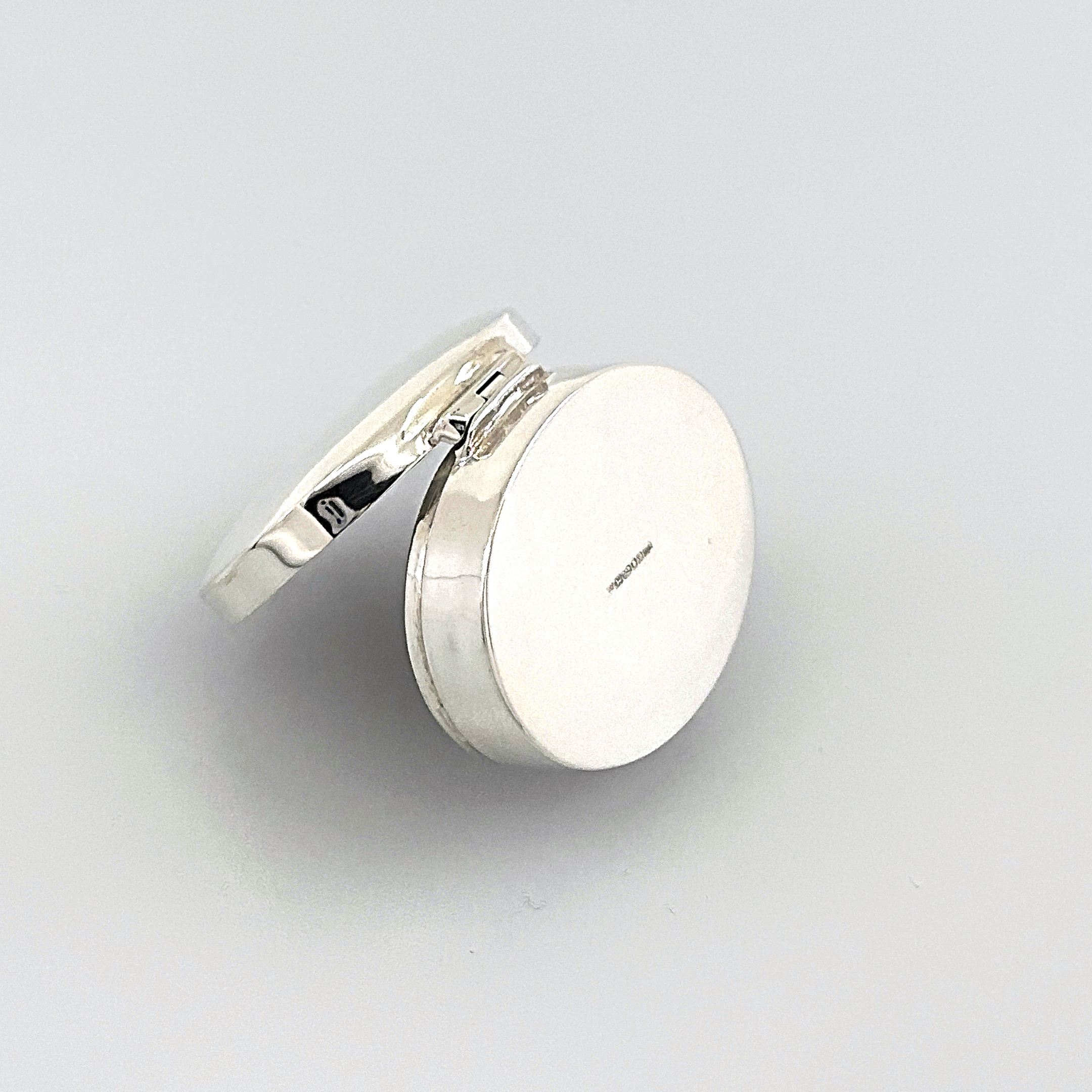 PB403 (5) Medium Plain Oval Pill Box, finished in 925 English Hallmarked Sterling Silver