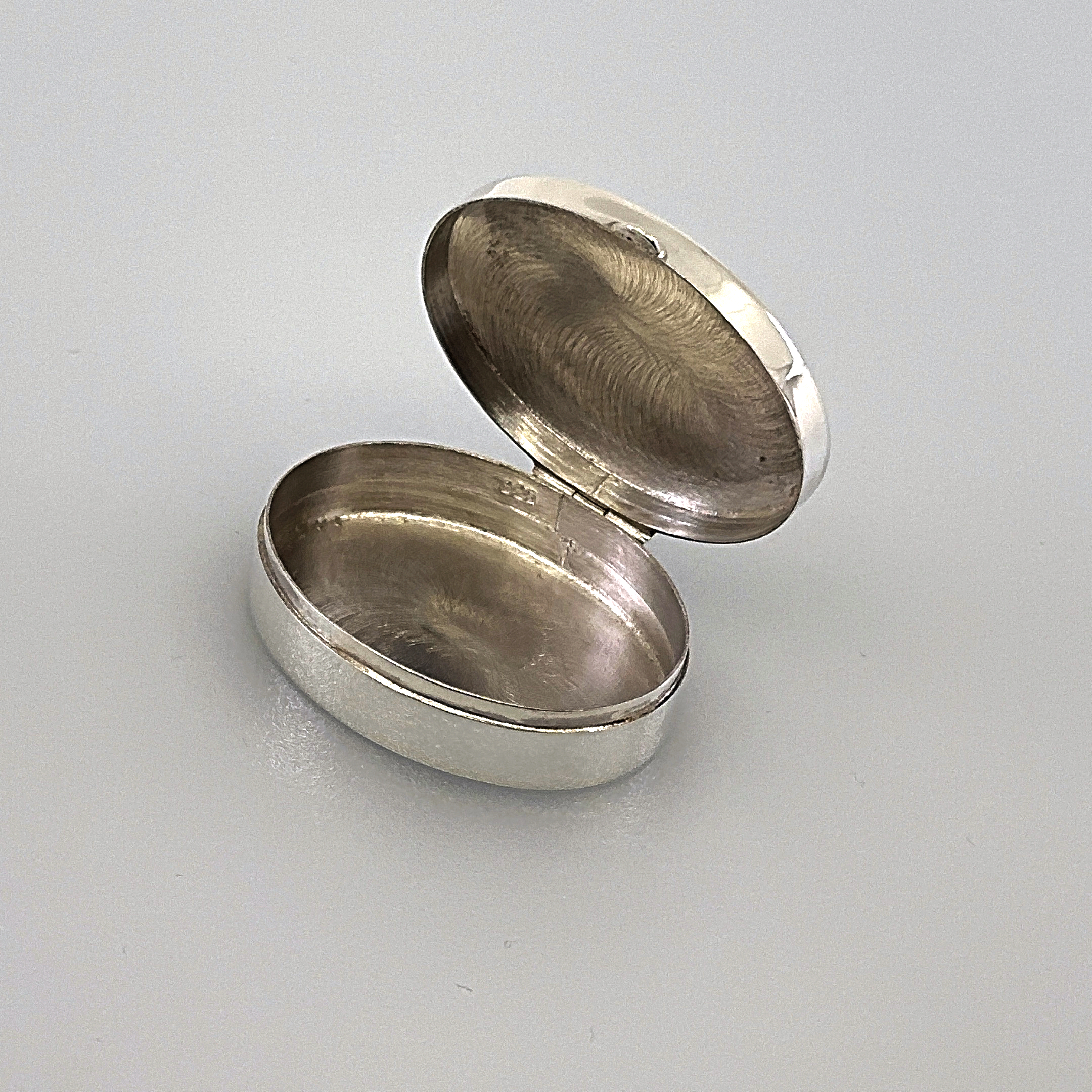 PB403 (7) Medium Plain Oval Pill Box, finished in 925 English Hallmarked Sterling Silver