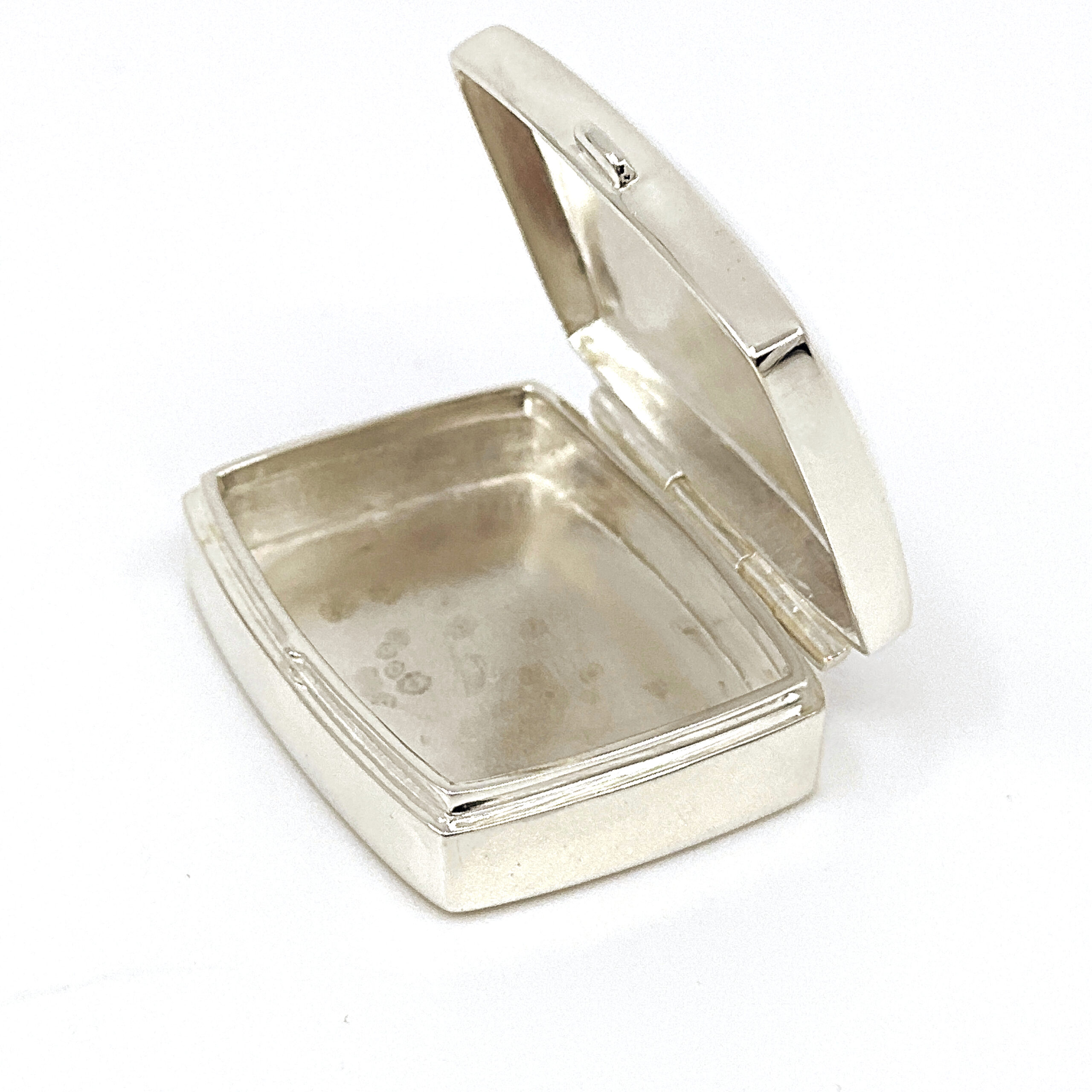 PB420 (5) Medium Plain Rectangular Pill Box, finished in 925 English Hallmarked Sterling Silver