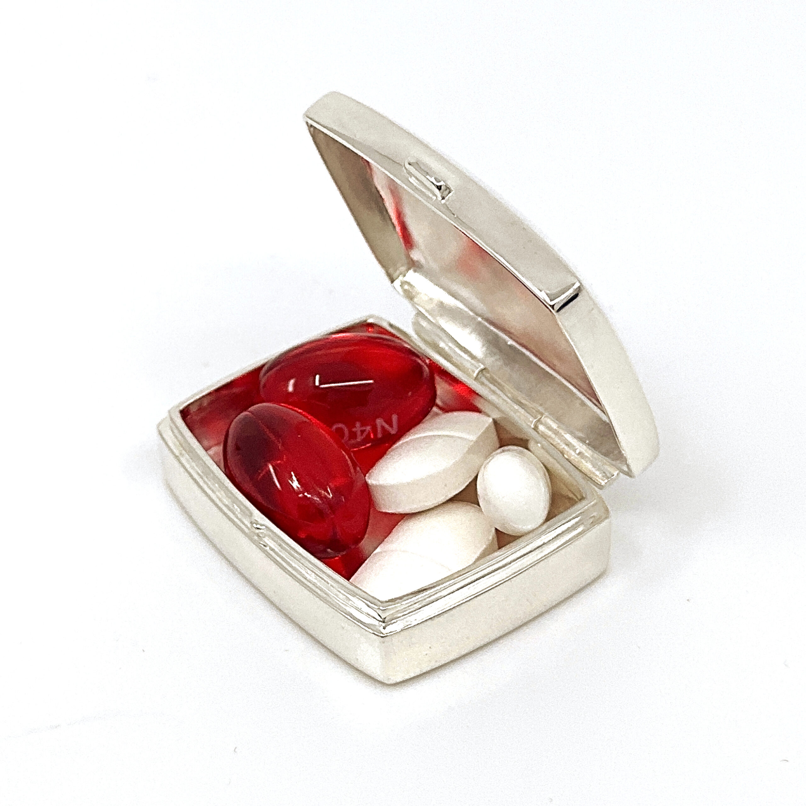 PB420 (1) Medium Plain Rectangular Pill Box, finished in 925 English Hallmarked Sterling Silver