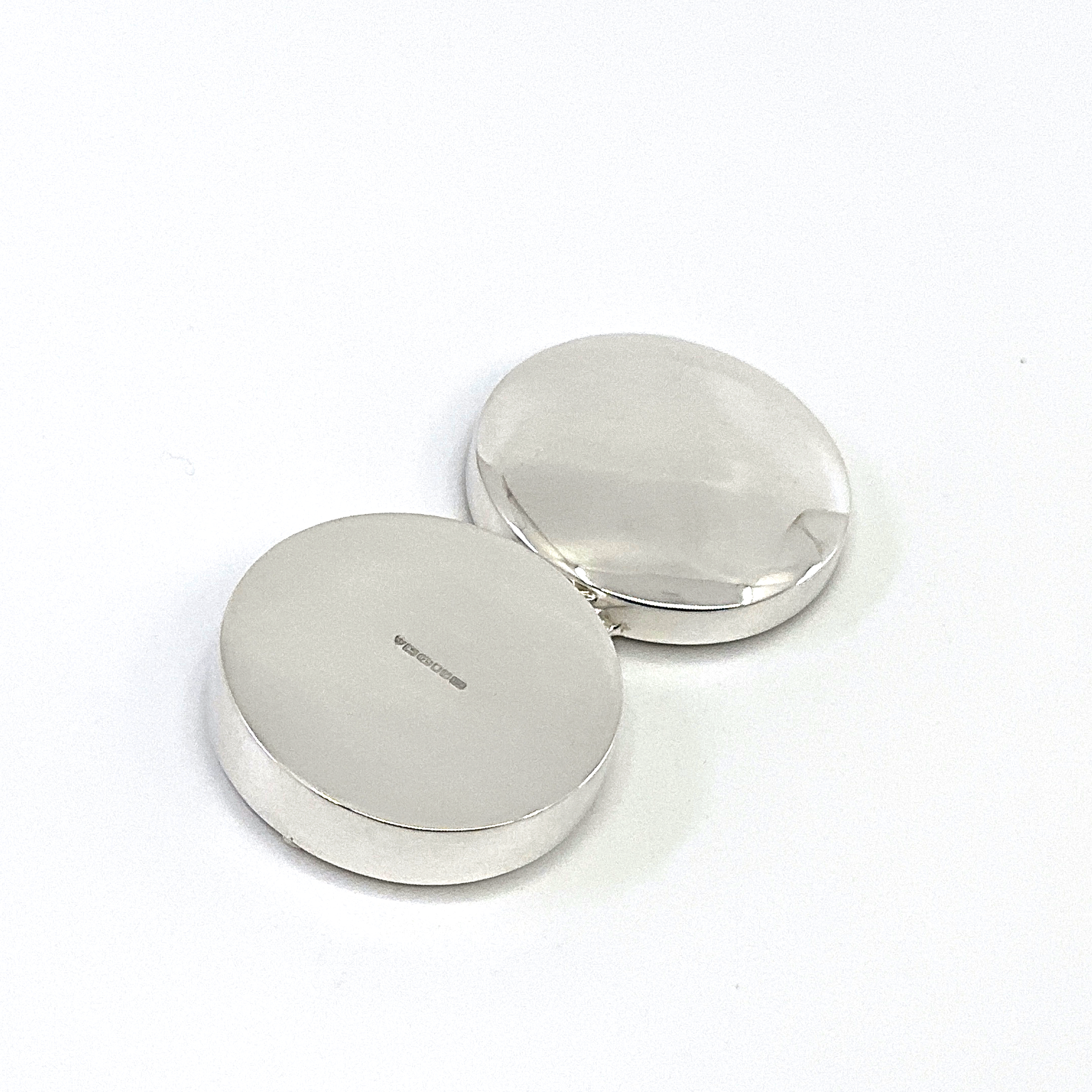 PB406 (1) Medium Plain Round Pill Box, finished in 925 English Hallmarked Sterling Silver