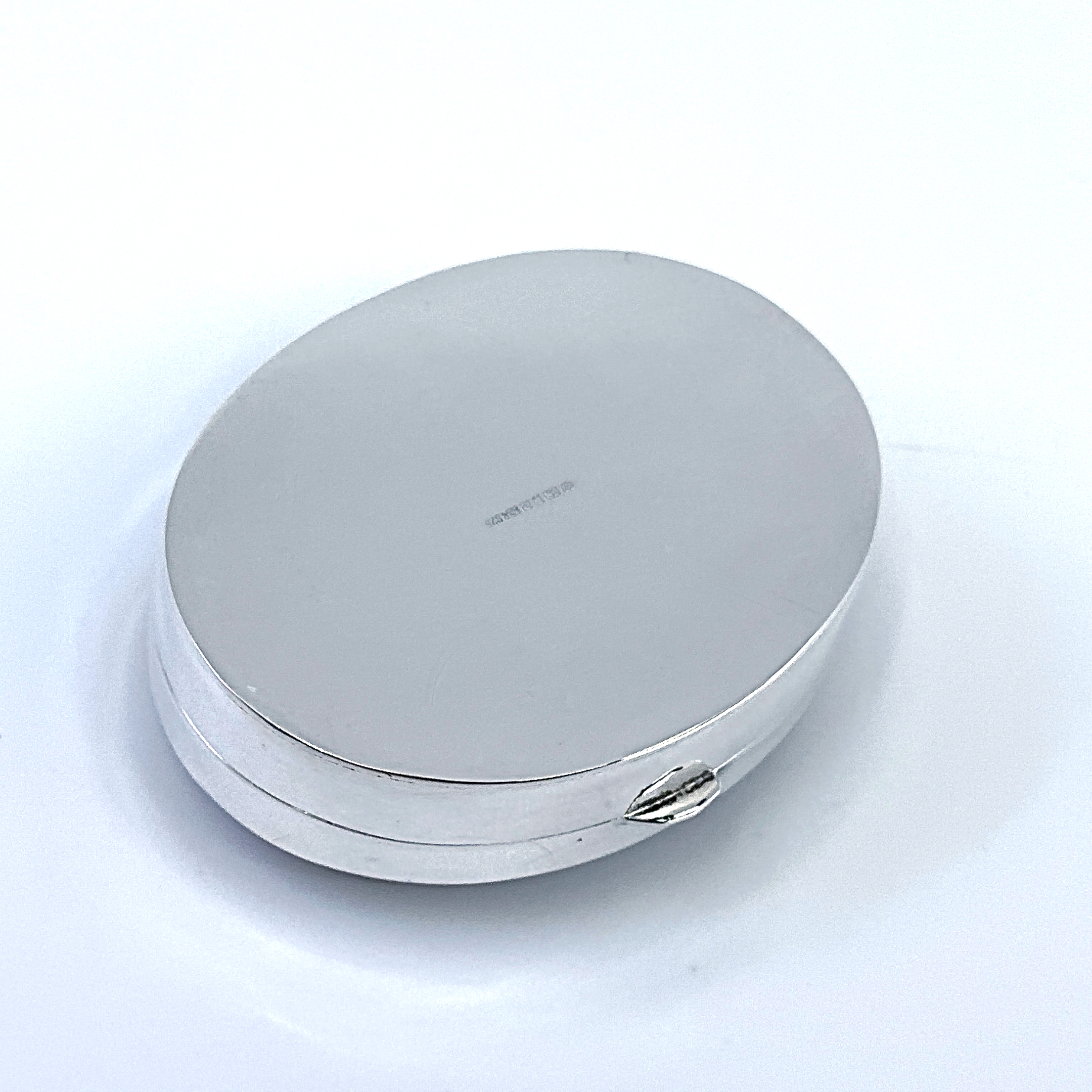 PB222 (1) Oval Pill Box With Mother Of Pearl And Marcasite Finished In 925 English Hallmarked Sterling Silver