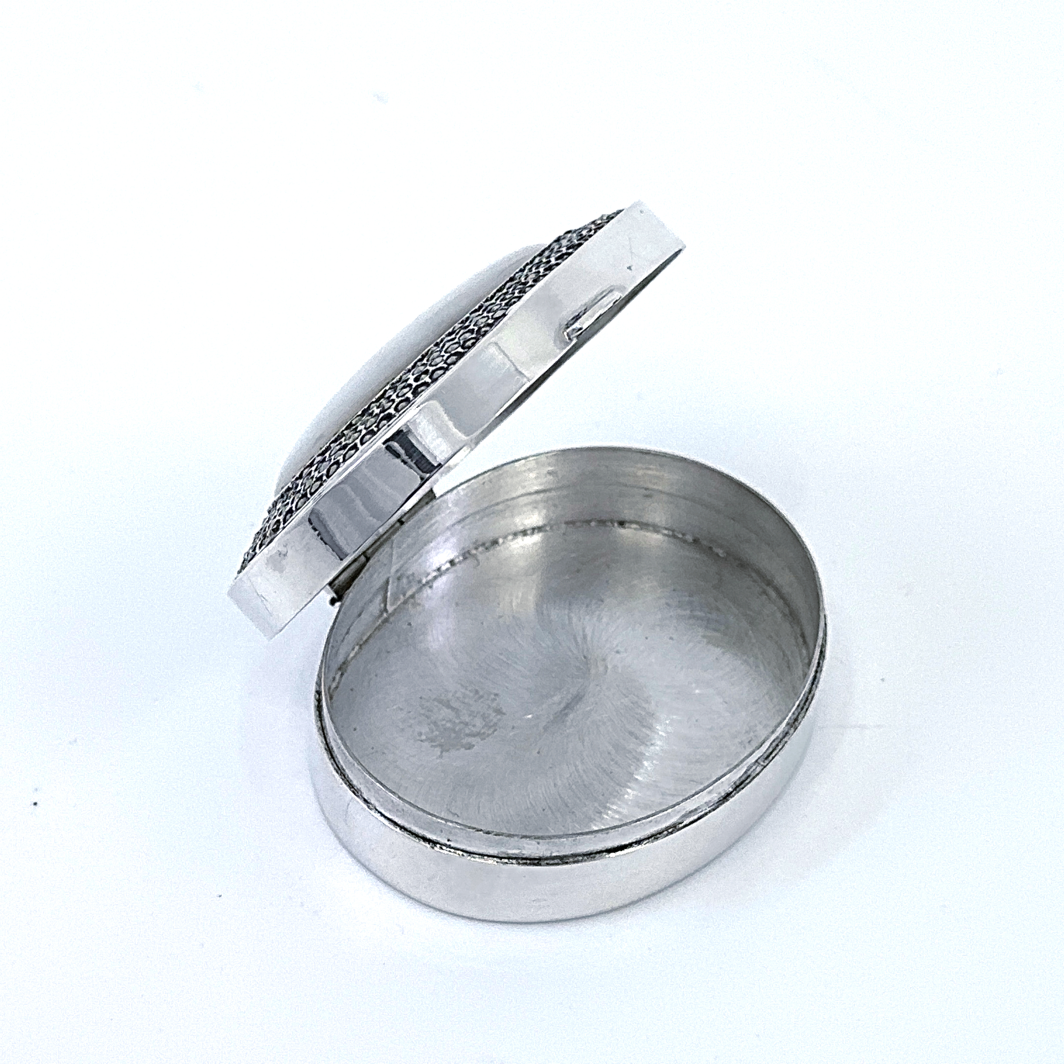 PB222 (7) Oval Pill Box With Mother Of Pearl And Marcasite Finished In 925 English Hallmarked Sterling Silver