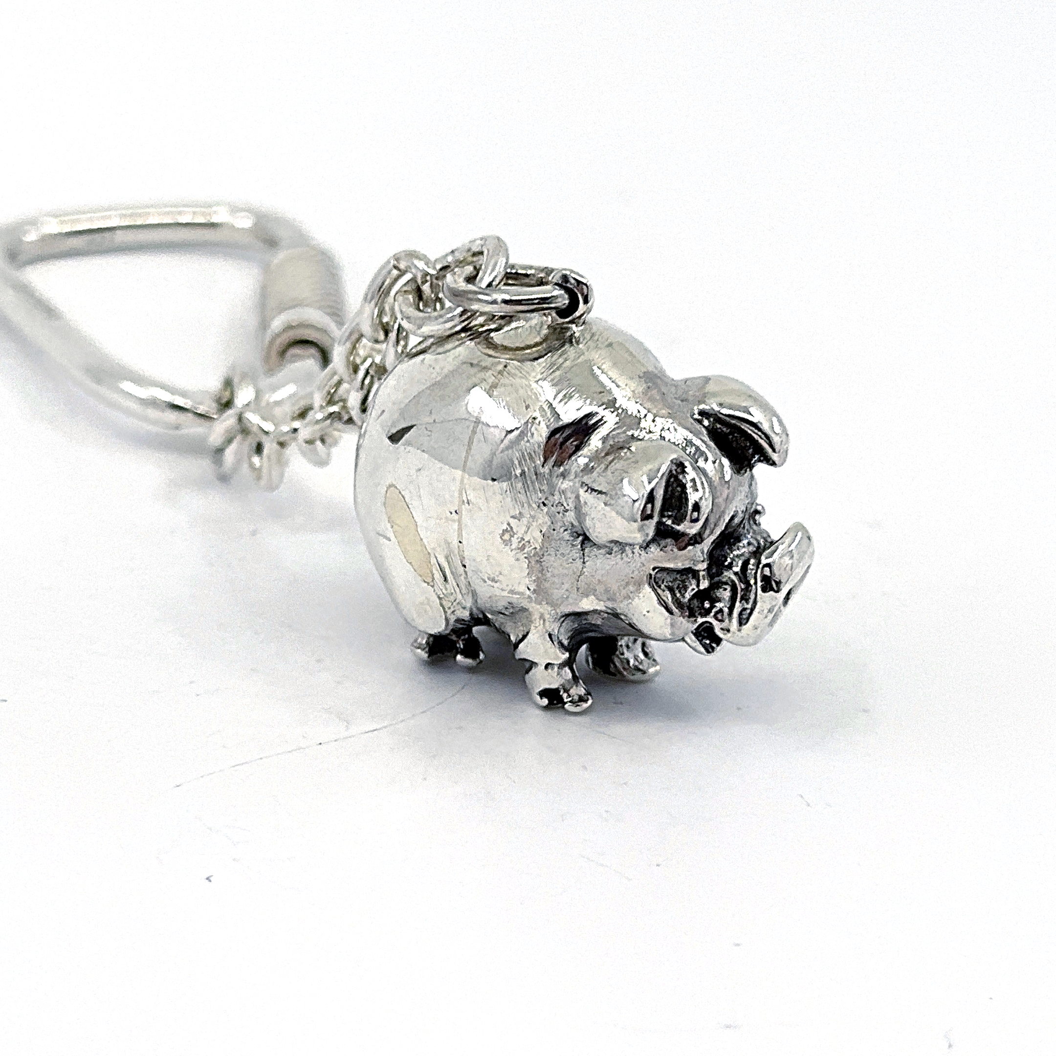 KPT410 (1) Pig Keyring With Rounded Animal Form And Twist Link Fastening Finished In 925 English Hallmarked Sterling Silver
