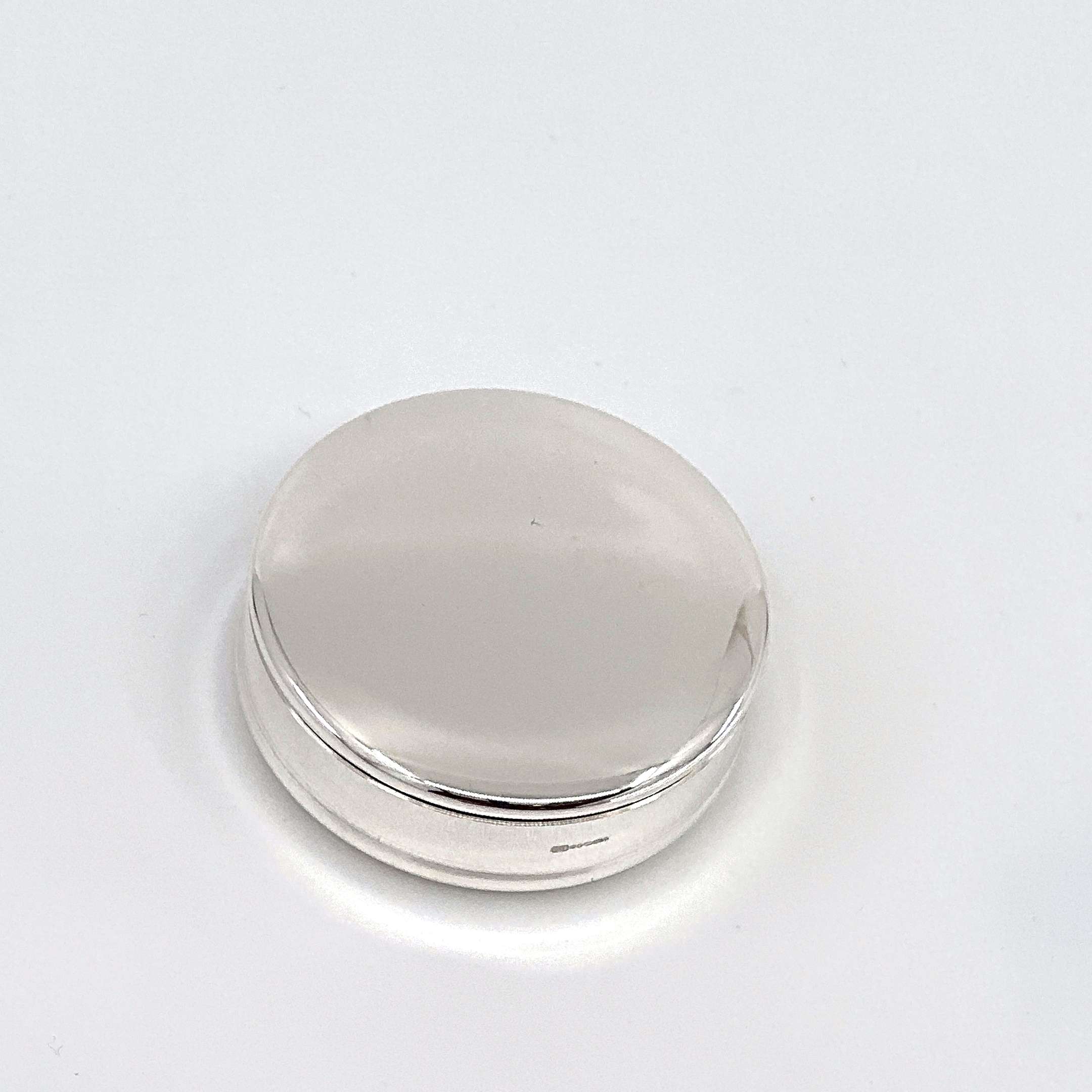 PB520 (7) Round Sweetener Dispenser Pill Box, finished in 925 English Hallmarked Sterling Silver