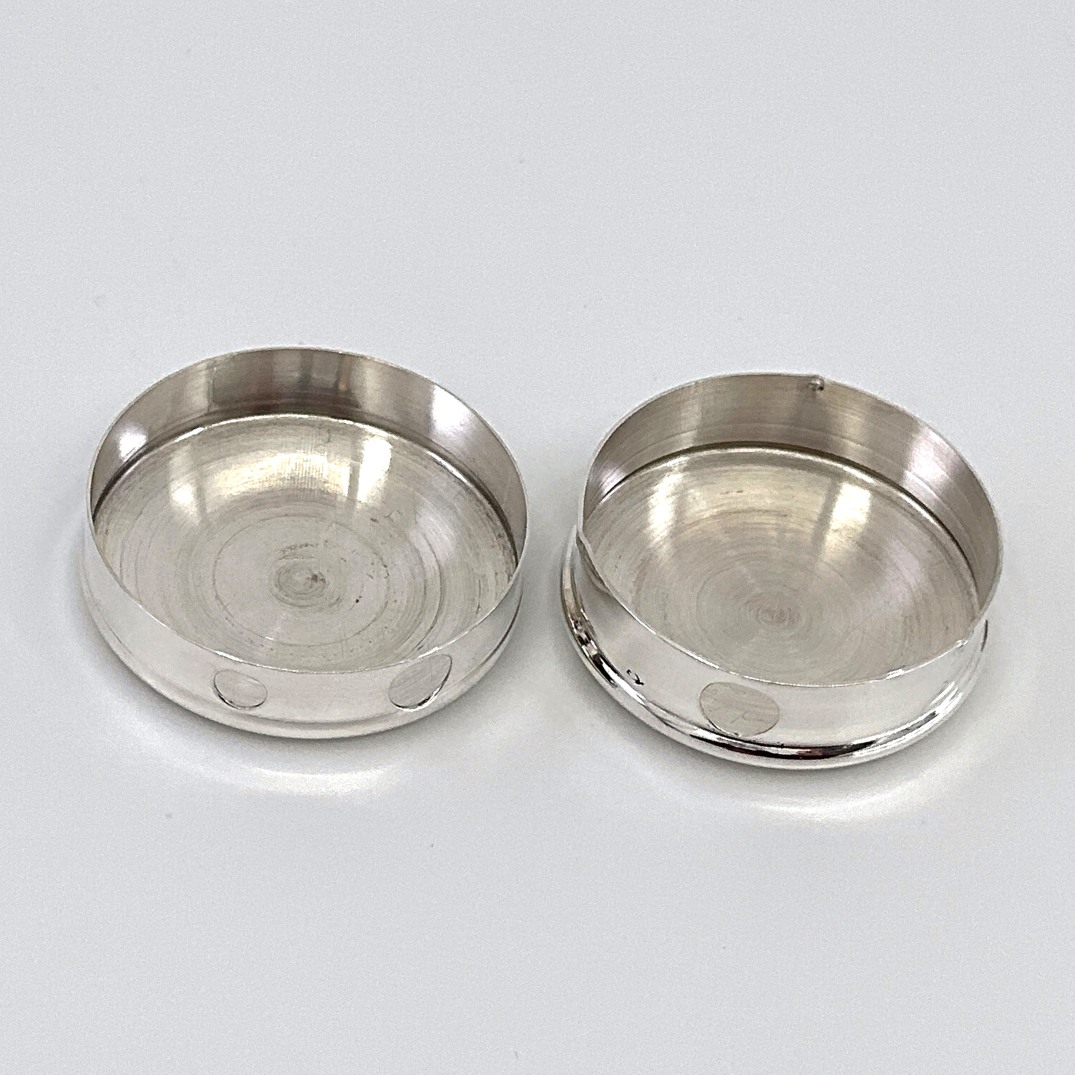 PB520 (1) Round Sweetener Dispenser Pill Box, finished in 925 English Hallmarked Sterling Silver
