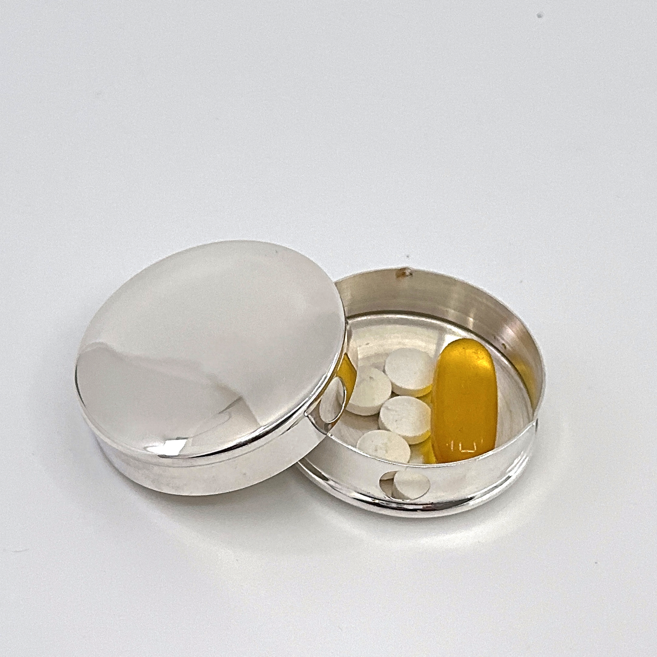 PB520 (8) Round Sweetener Dispenser Pill Box, finished in 925 English Hallmarked Sterling Silver