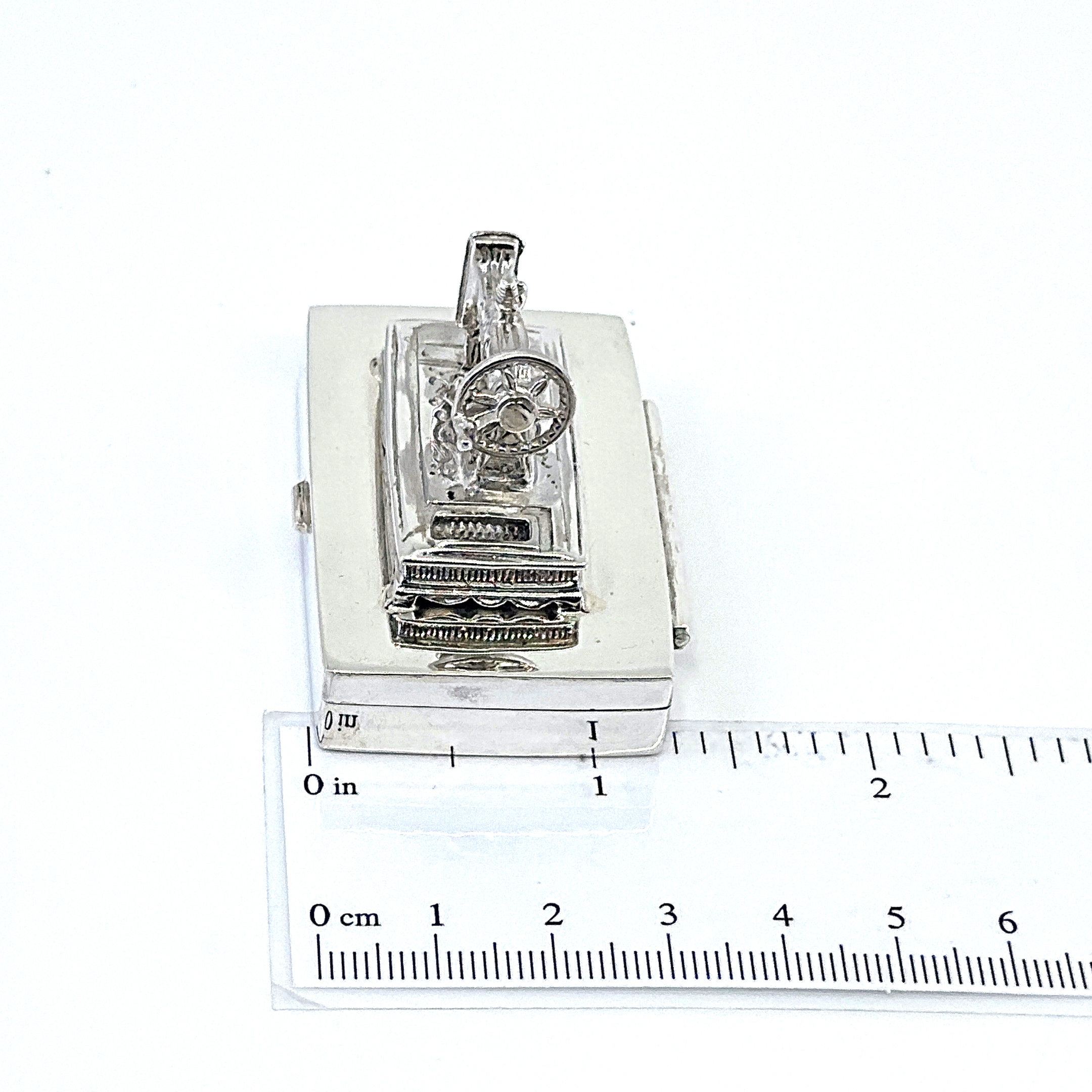 PB434 (9) Sewing Machine Pill Box, finished in 925 English Hallmarked Sterling Silver