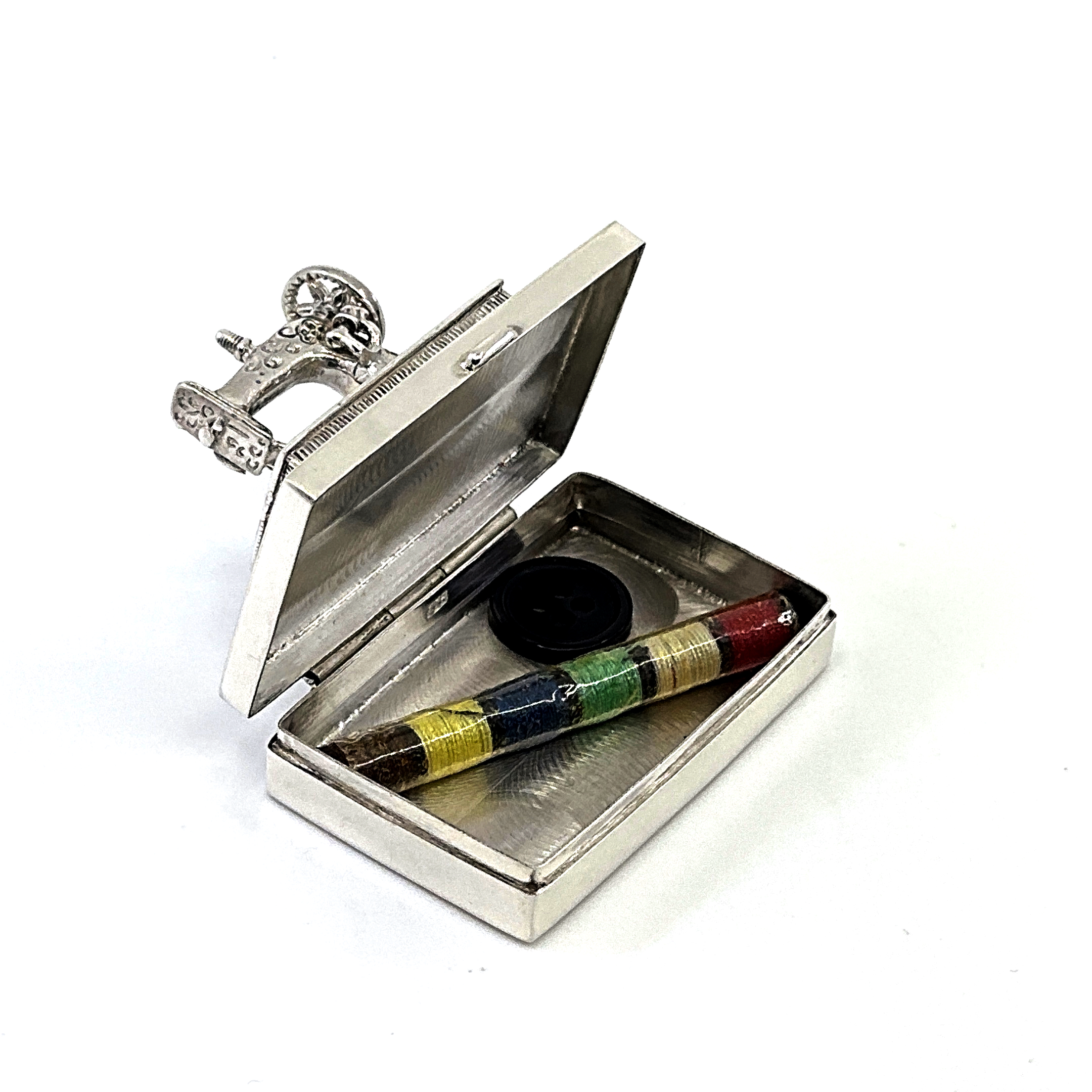PB434 (6) Sewing Machine Pill Box, finished in 925 English Hallmarked Sterling Silver