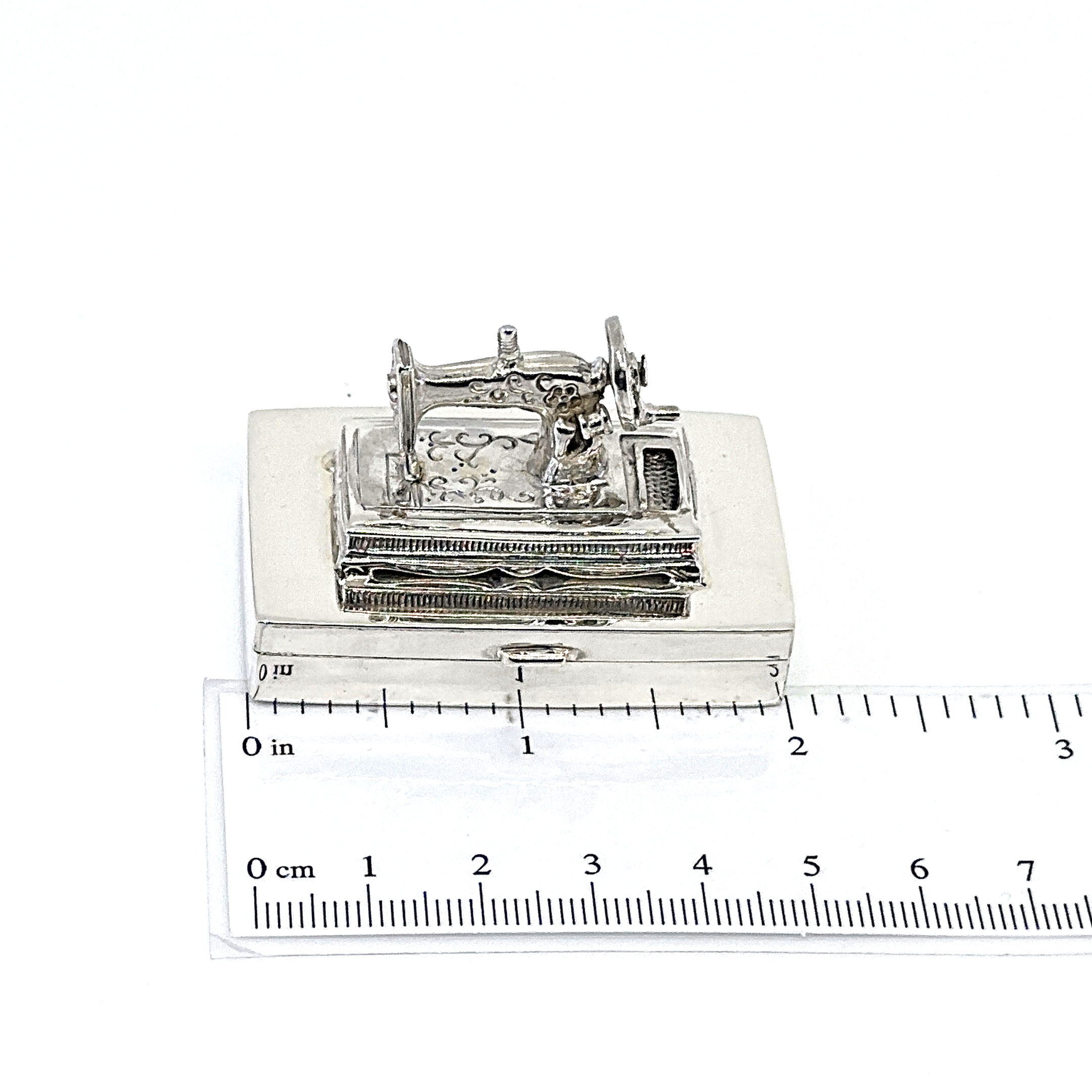 PB434 (5) Sewing Machine Pill Box, finished in 925 English Hallmarked Sterling Silver
