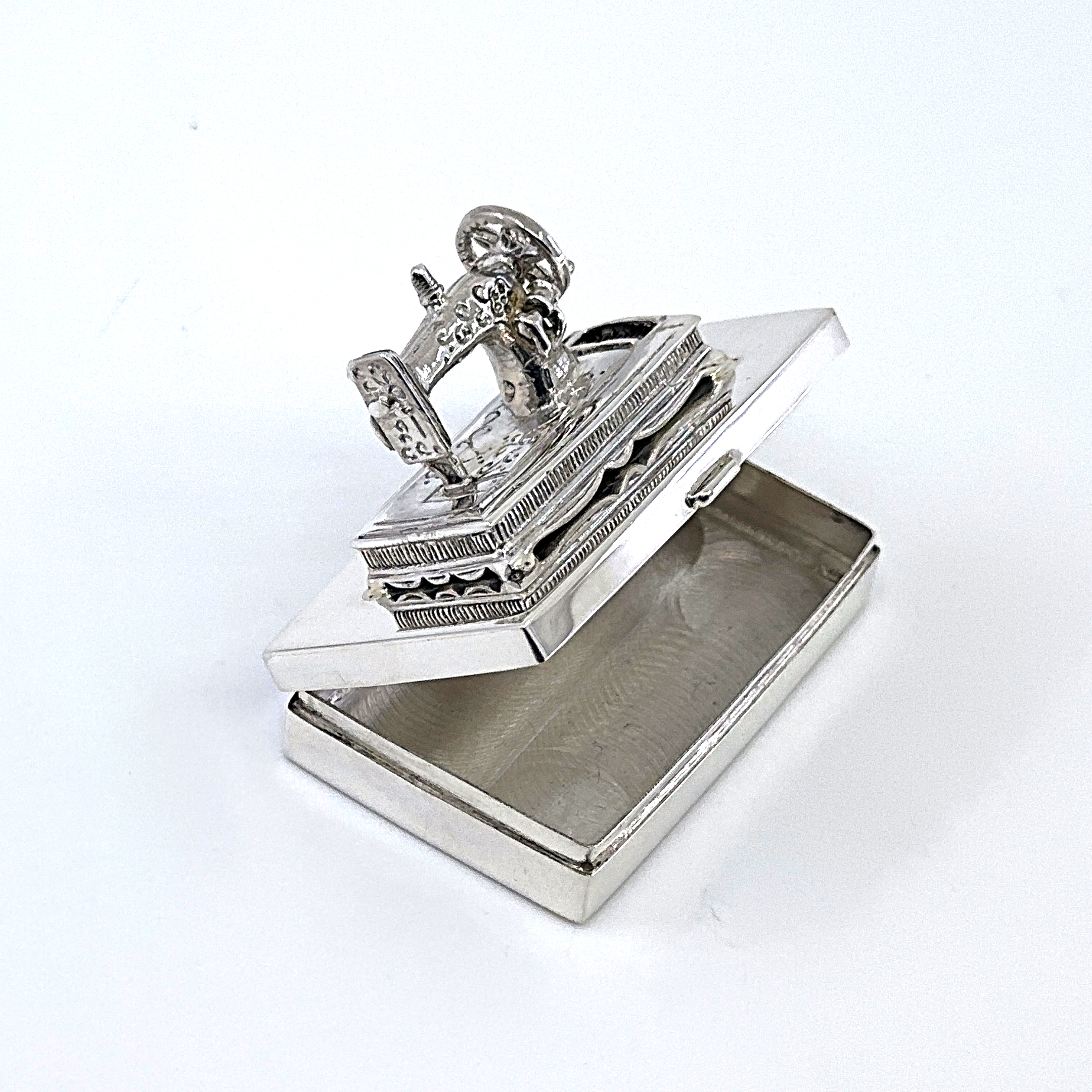 PB434 (3) Sewing Machine Pill Box, finished in 925 English Hallmarked Sterling Silver