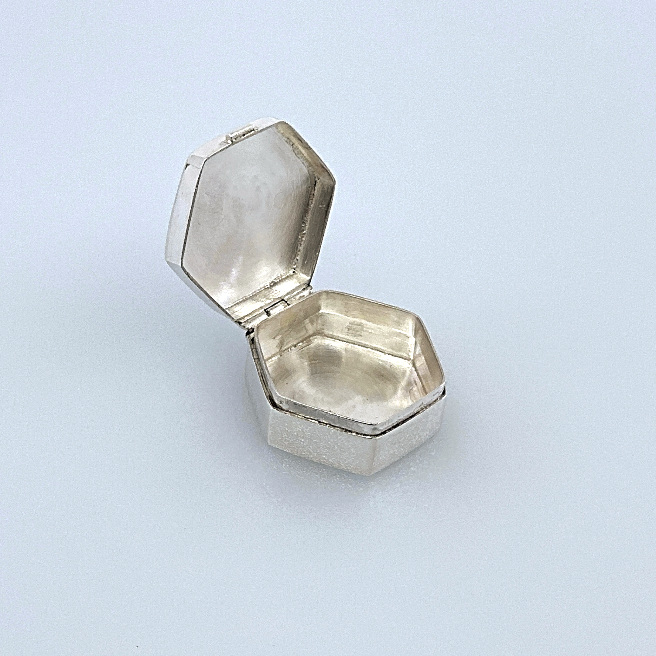 PB414 (8) Small Engraved Hexagonal Pill Box, finished in 925 English Hallmarked Sterling Silver