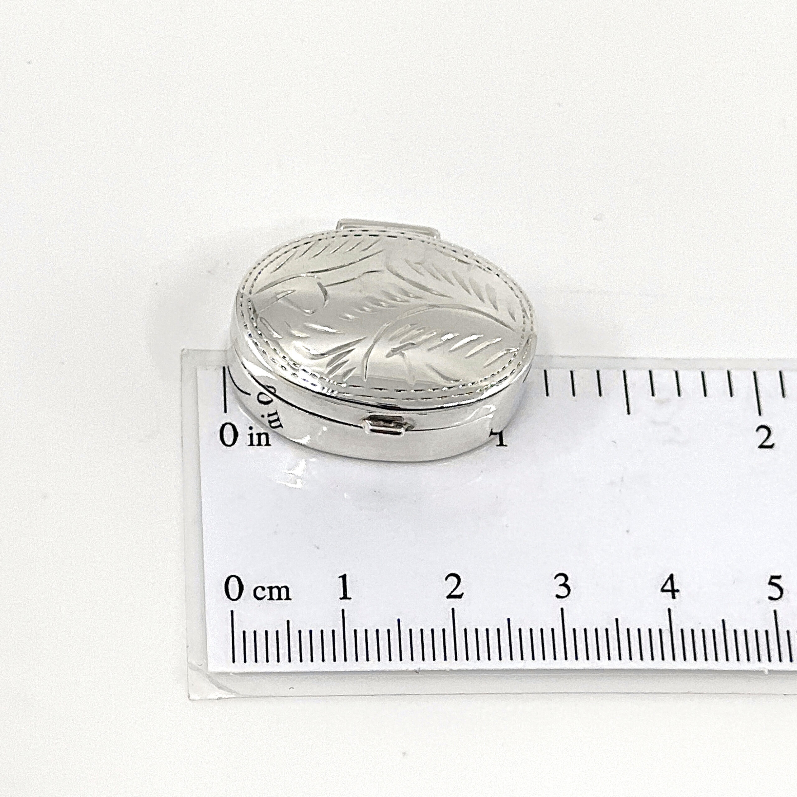 PB410 (1) Small Engraved Oval Pill Box, finished in 925 English Hallmarked Sterling Silver