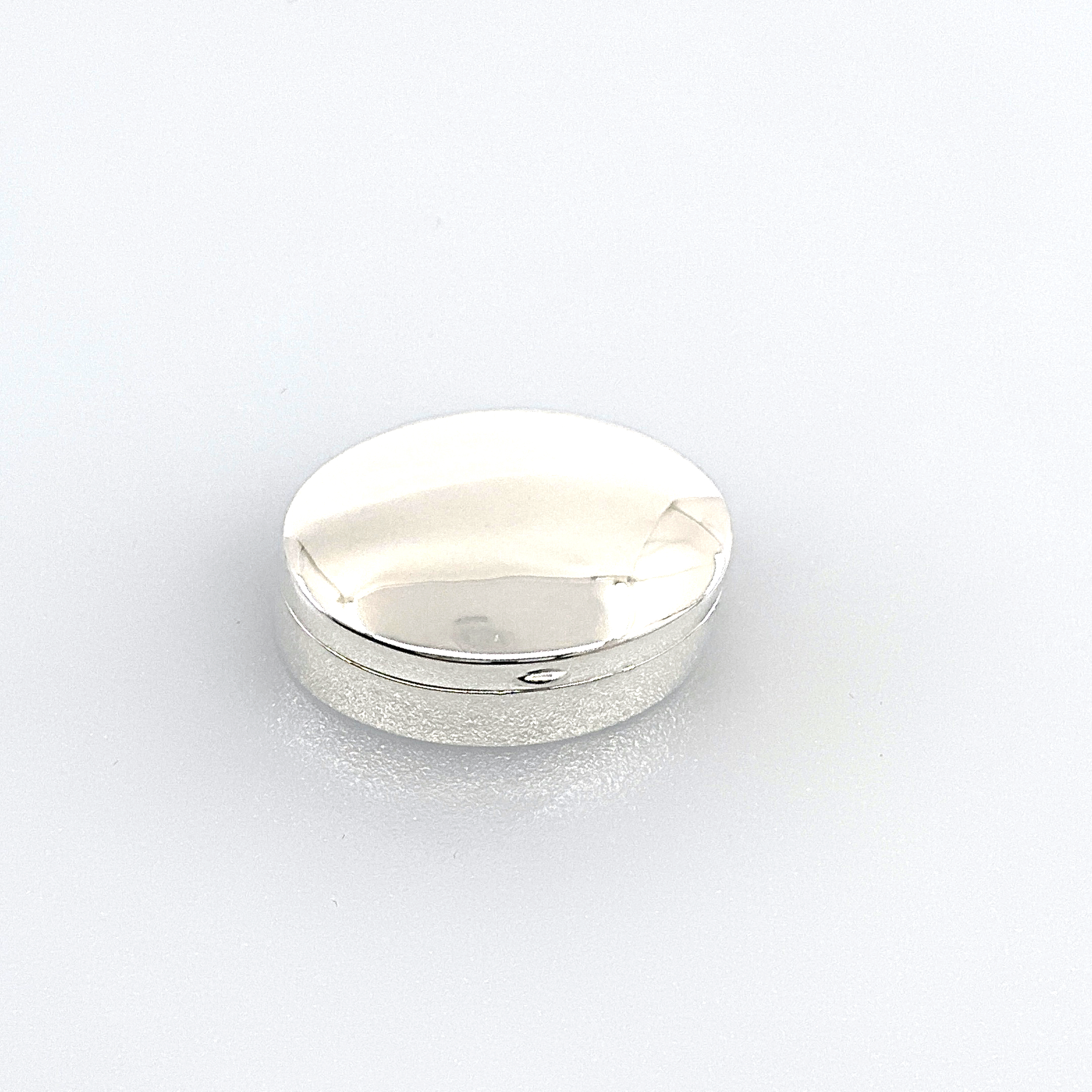 PB404 (4) Small Plain Oval Pill Box, finished in 925 English Hallmarked Sterling Silver