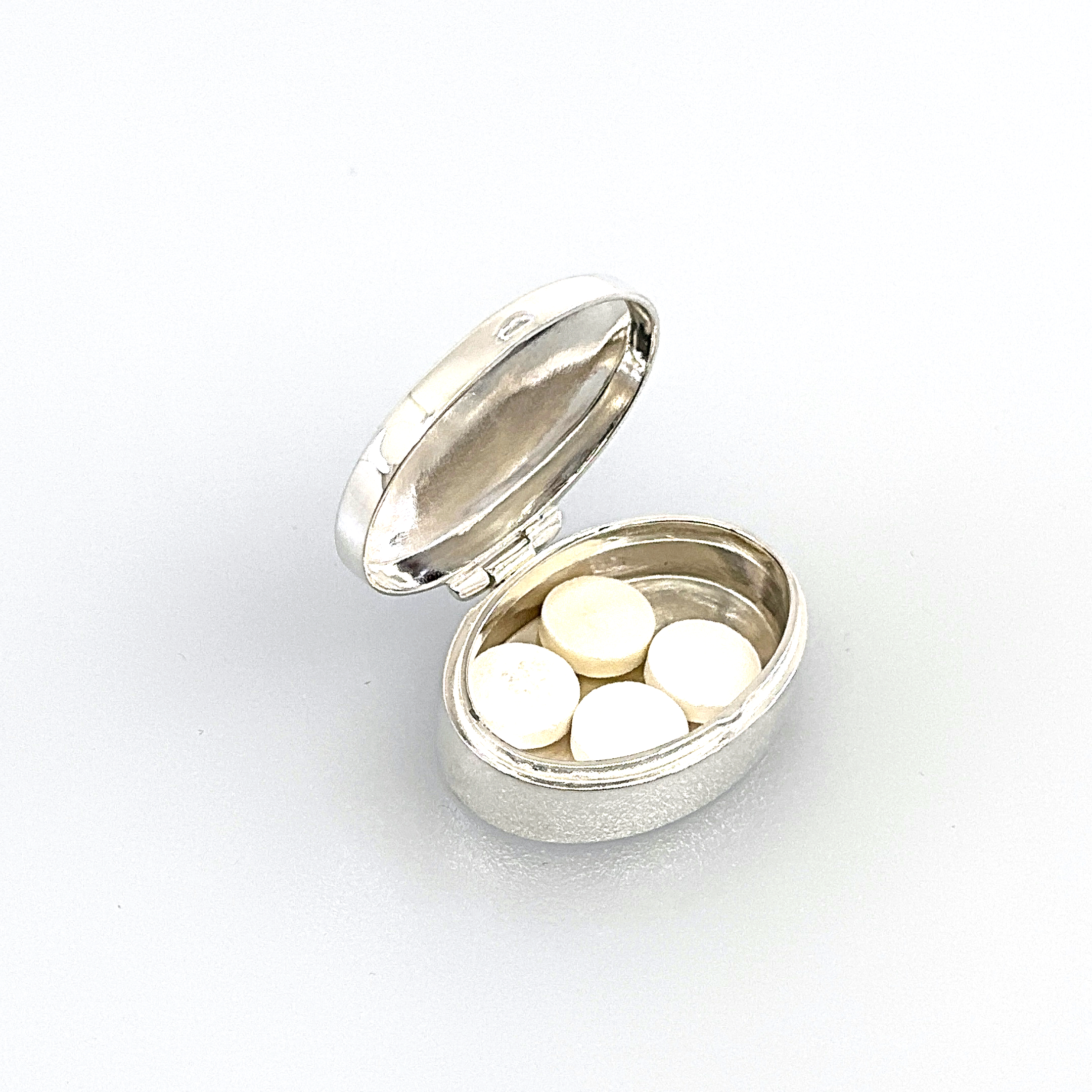 PB404 (7) Small Plain Oval Pill Box, finished in 925 English Hallmarked Sterling Silver