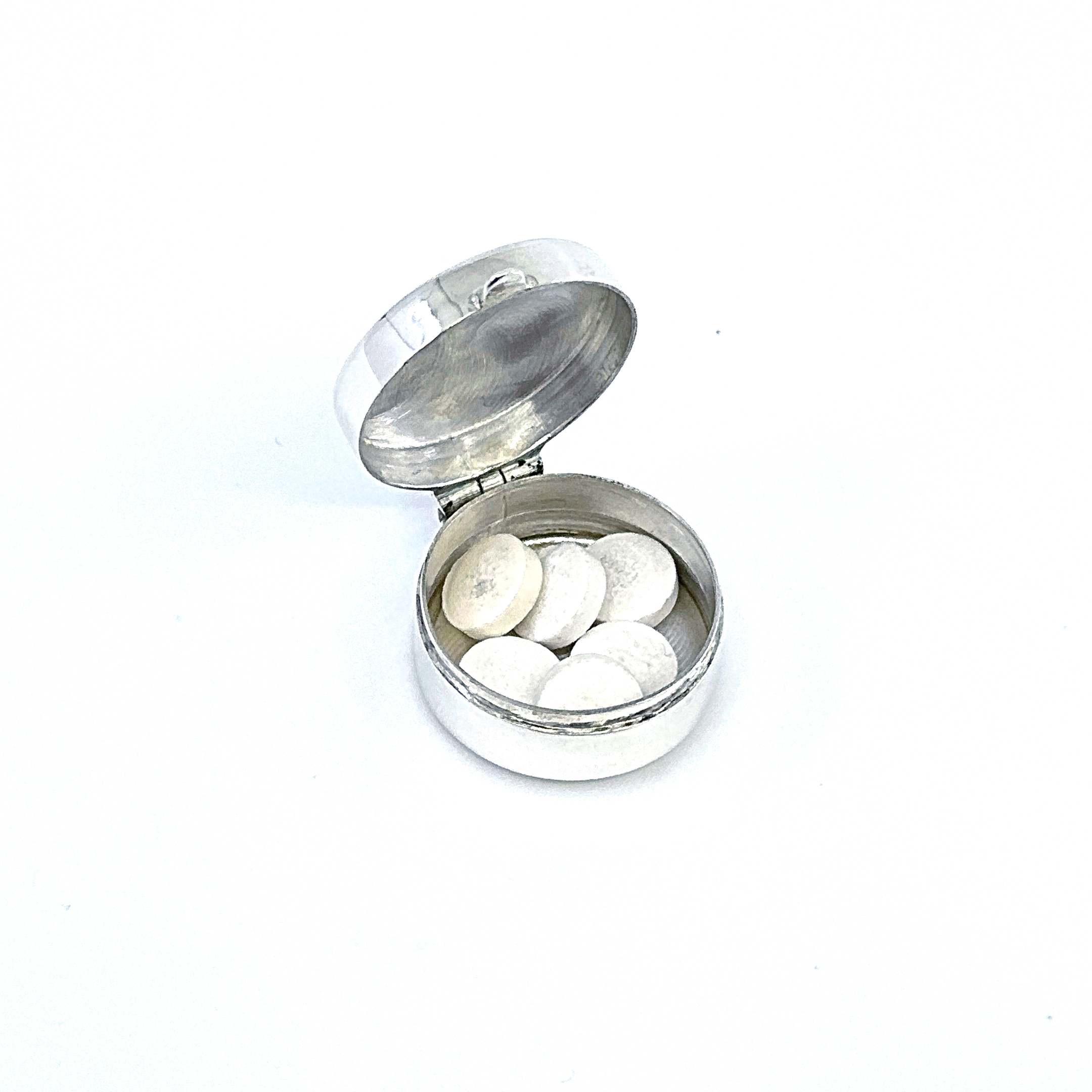 PB405 (7) Small Plain Round Pill Box, finished in 925 English Hallmarked Sterling Silver