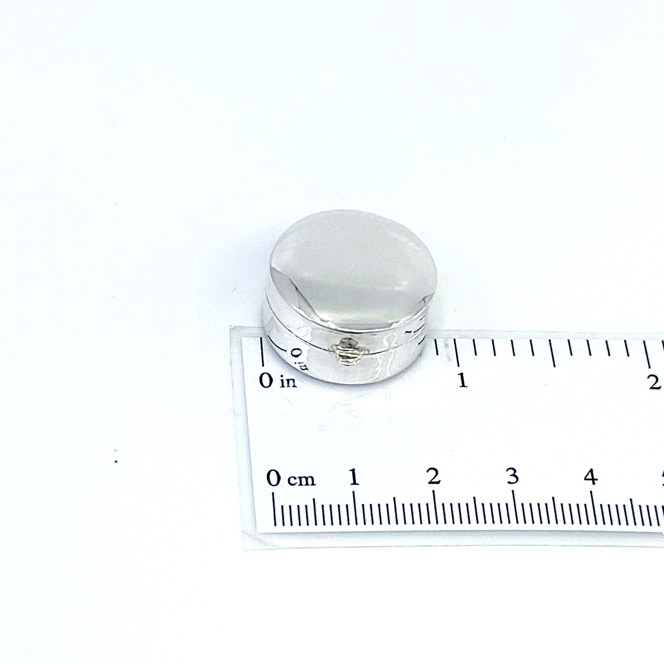 PB405 (4) Small Plain Round Pill Box, finished in 925 English Hallmarked Sterling Silver