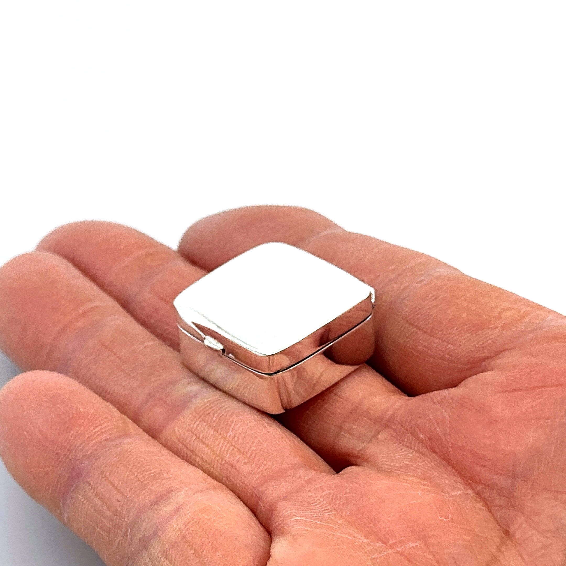 PB407 (5) Small Plain Square Pill Box, finished in 925 English Hallmarked Sterling Silver
