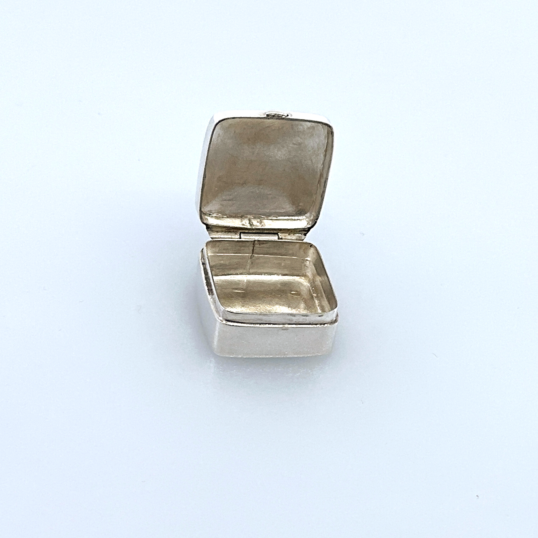 PB407 (2) Small Plain Square Pill Box, finished in 925 English Hallmarked Sterling Silver