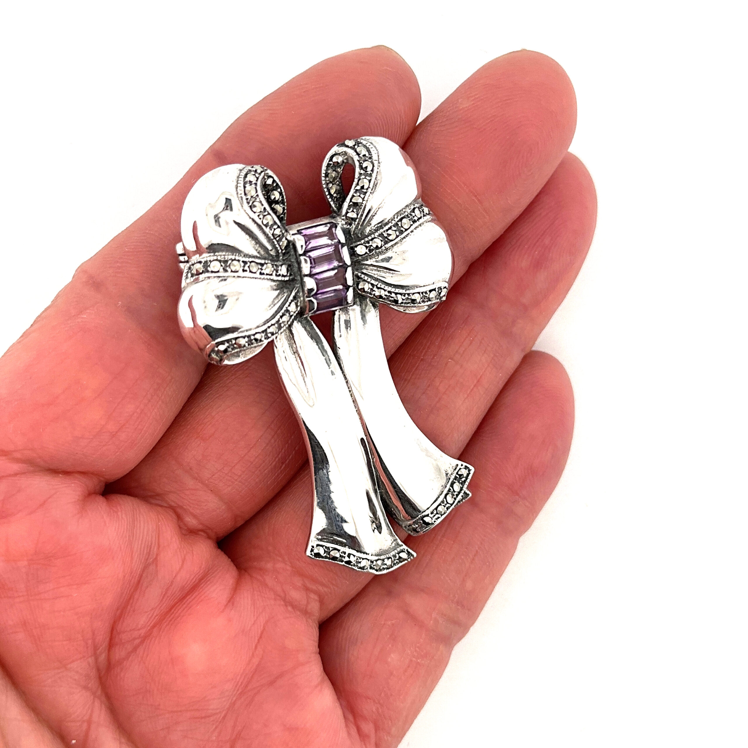 B351 (5) Bow Pin Brooch With Amethyst And Marcasite Finished In 925 English Hallmarked Sterling Silver