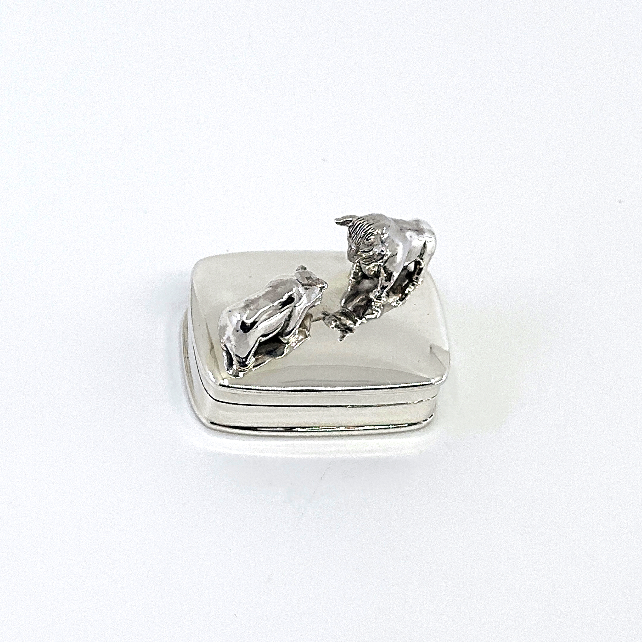 PB623 (5) Bull and Bear on Rectangular Pill Box, finished in 925 English Hallmarked Sterling Silver