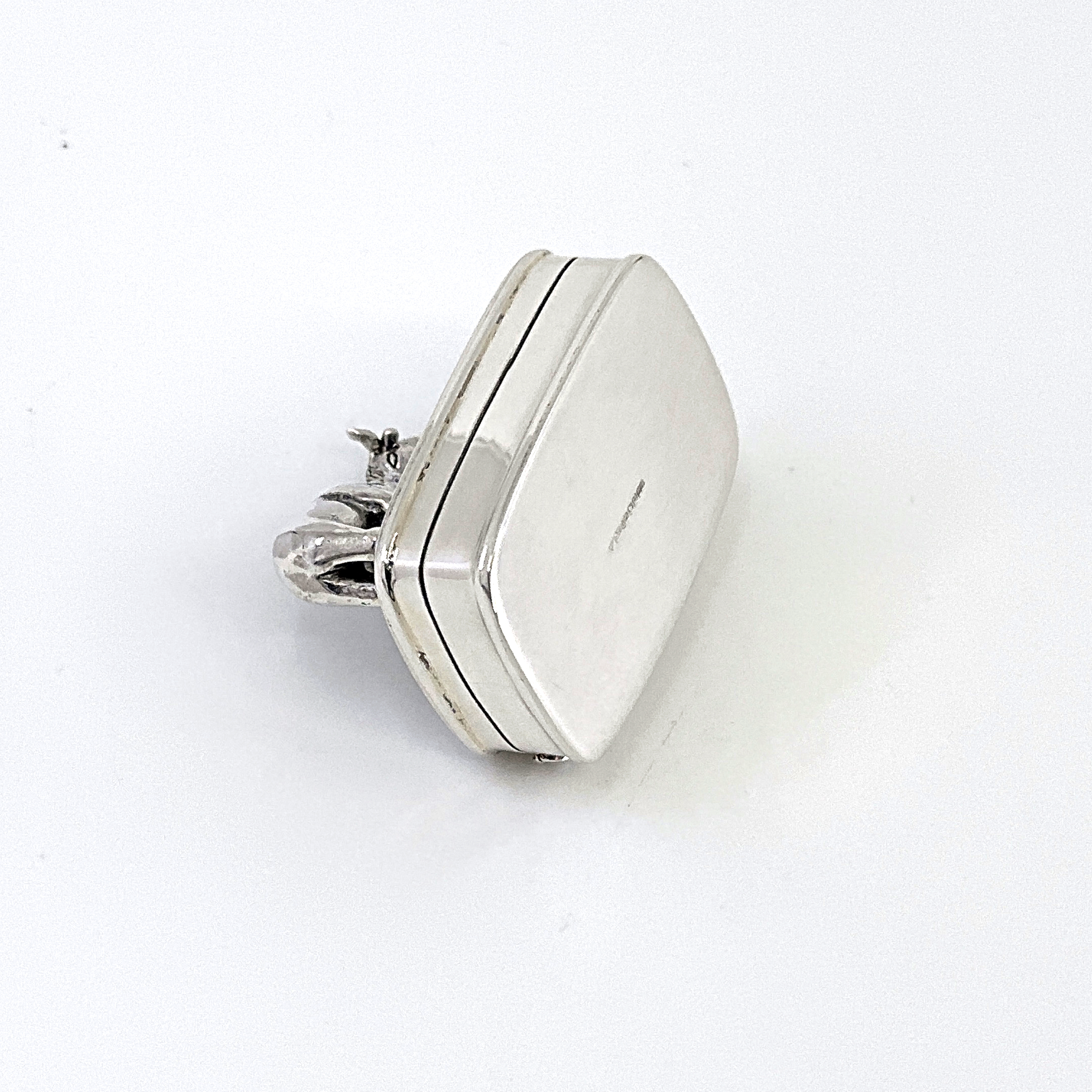 PB623 (1) Bull and Bear on Rectangular Pill Box, finished in 925 English Hallmarked Sterling Silver