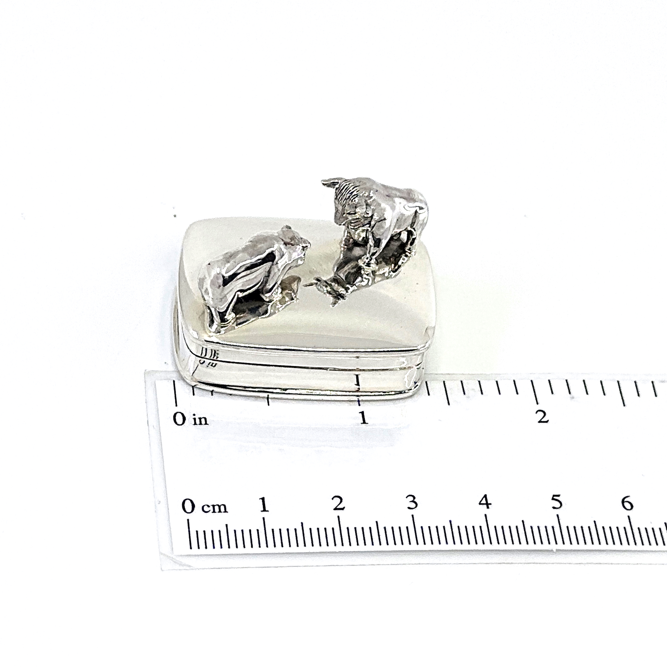 PB623 (4) Bull and Bear on Rectangular Pill Box, finished in 925 English Hallmarked Sterling Silver