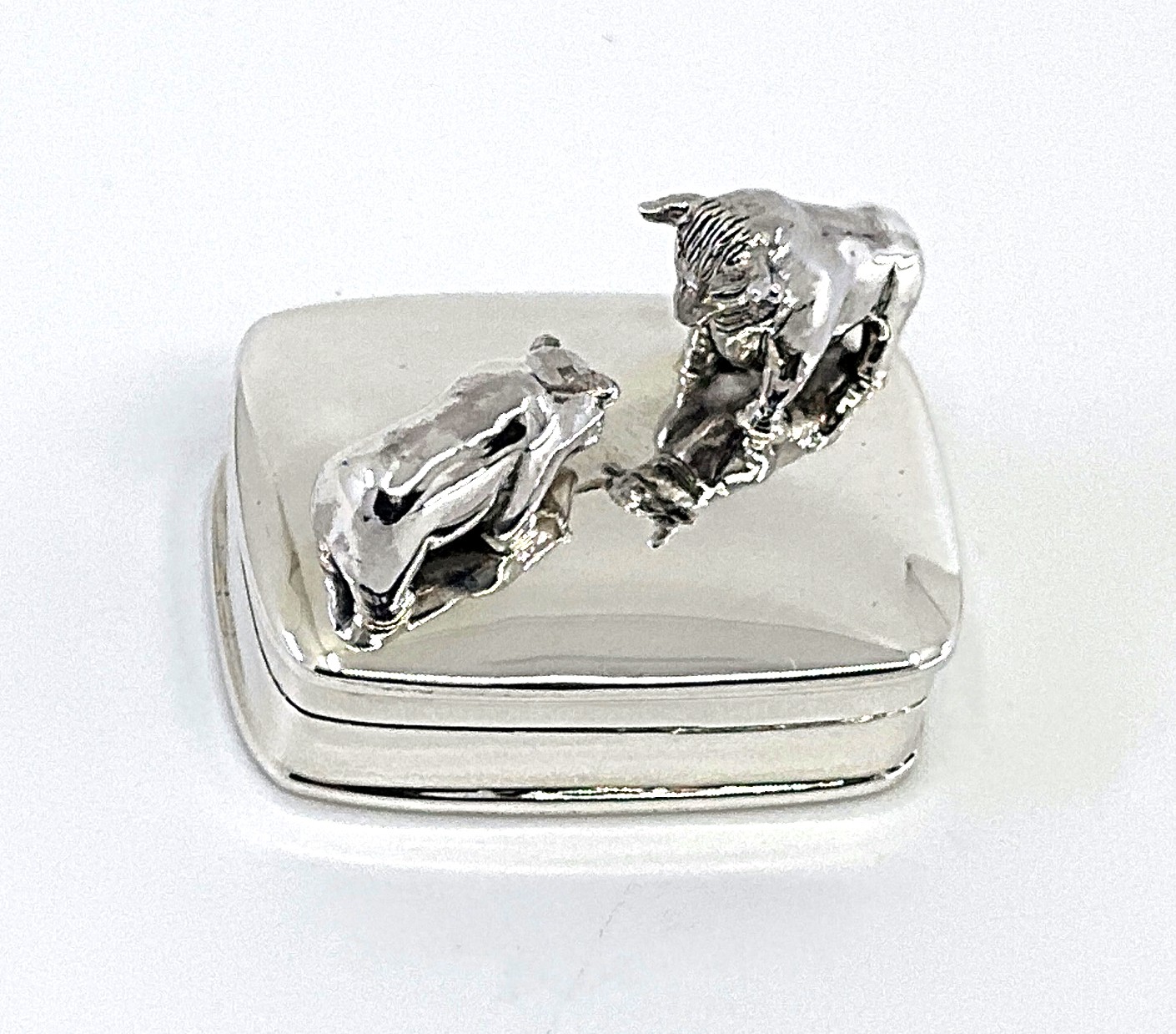 PB623 (5) Bull and Bear on Rectangular Pill Box, finished in 925 English Hallmarked Sterling Silver