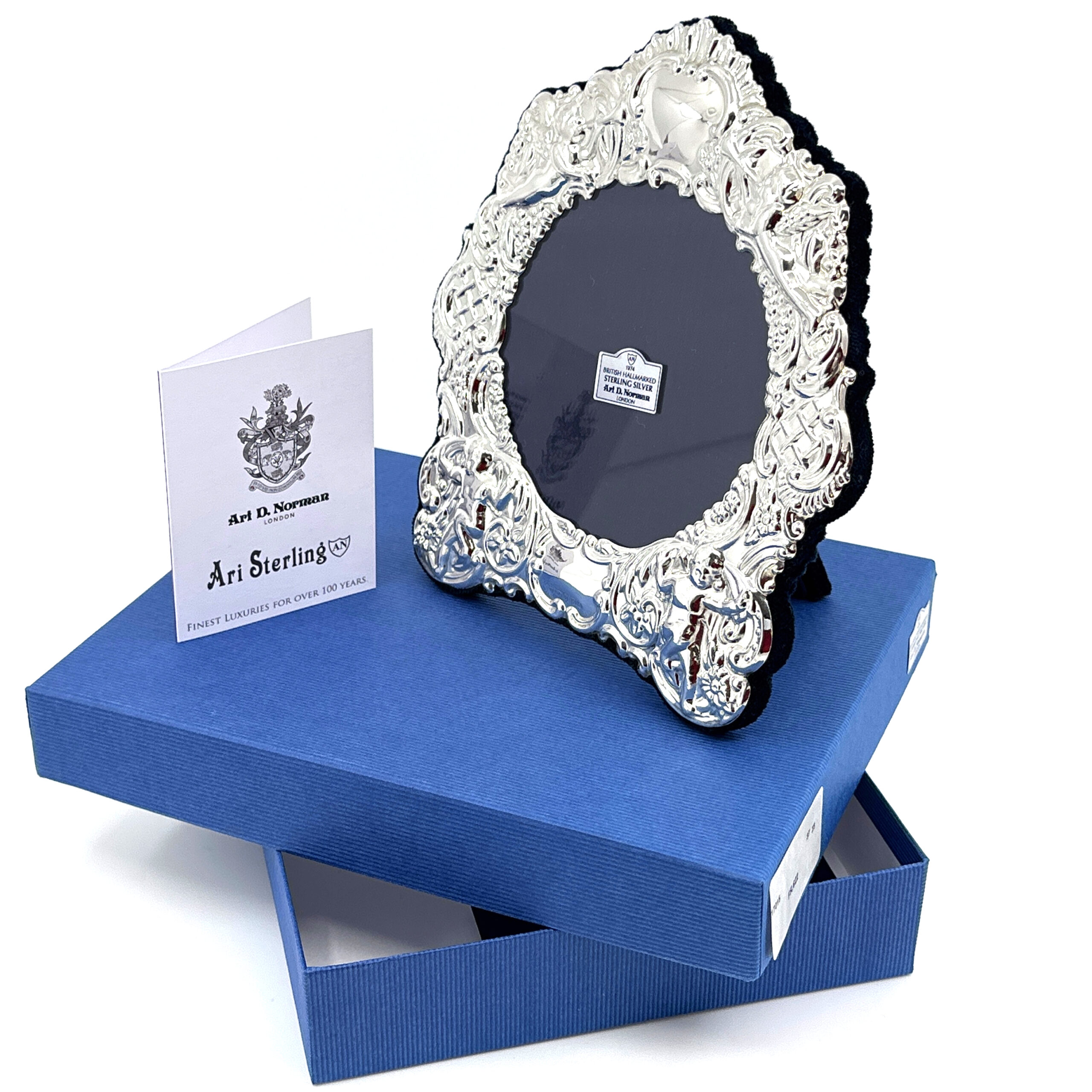 FR622 (1) Classic Circular Photo Frame Victorian Style With Blue Velvet Back Finished In 925 English Hallmarked Sterling Silver