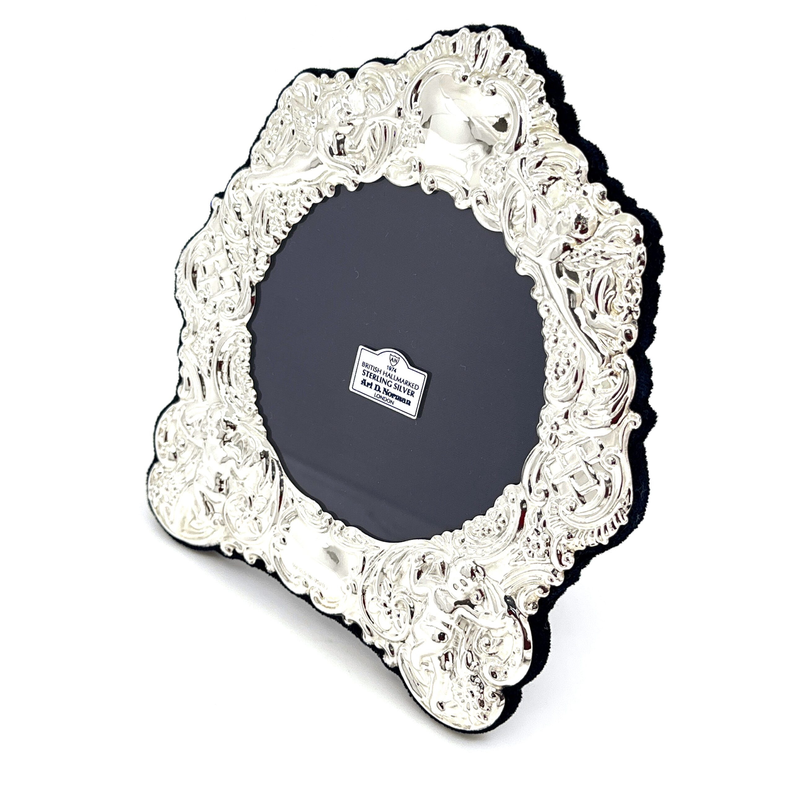 FR622 (7) Classic Circular Photo Frame Victorian Style With Blue Velvet Back Finished In 925 English Hallmarked Sterling Silver