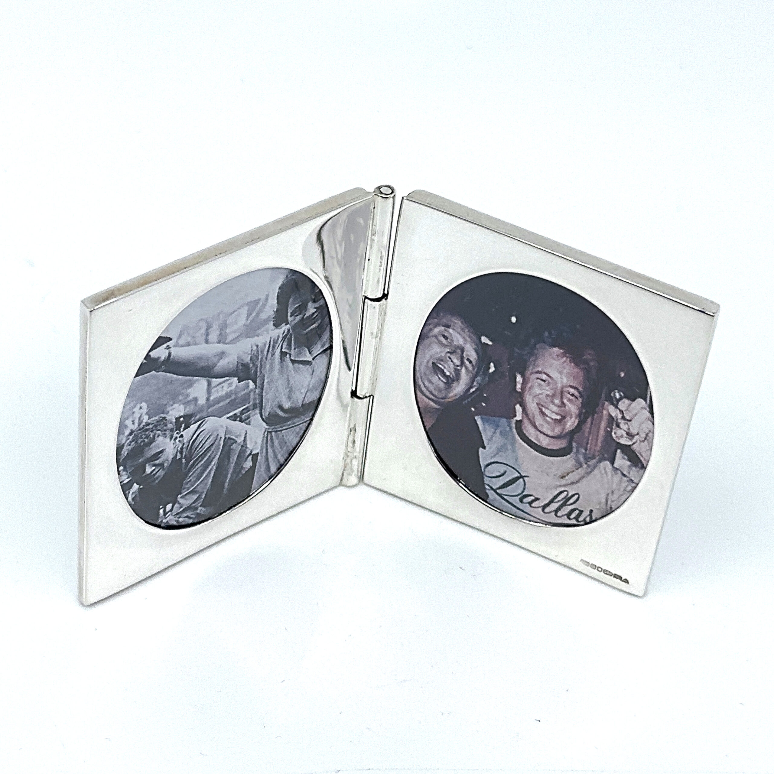 GT485 (7) Double Oval Folding Travel Photo Frame Finished In 925 English Hallmarked Sterling Silver