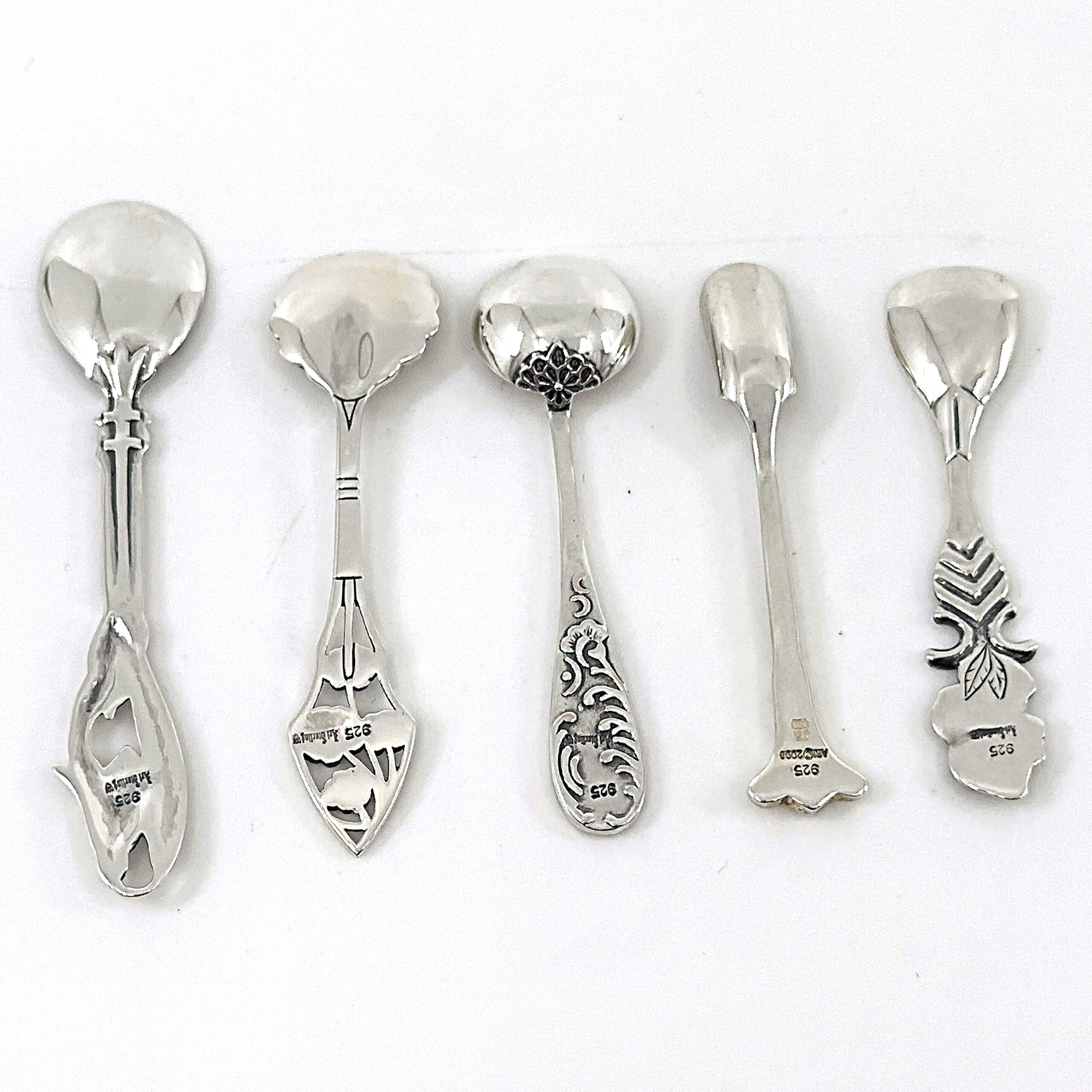 BOX103 (4) Five Piece Victorian Style Salt And Mustard Spoon Set, finished in 925 English Hallmarked Sterling Silver