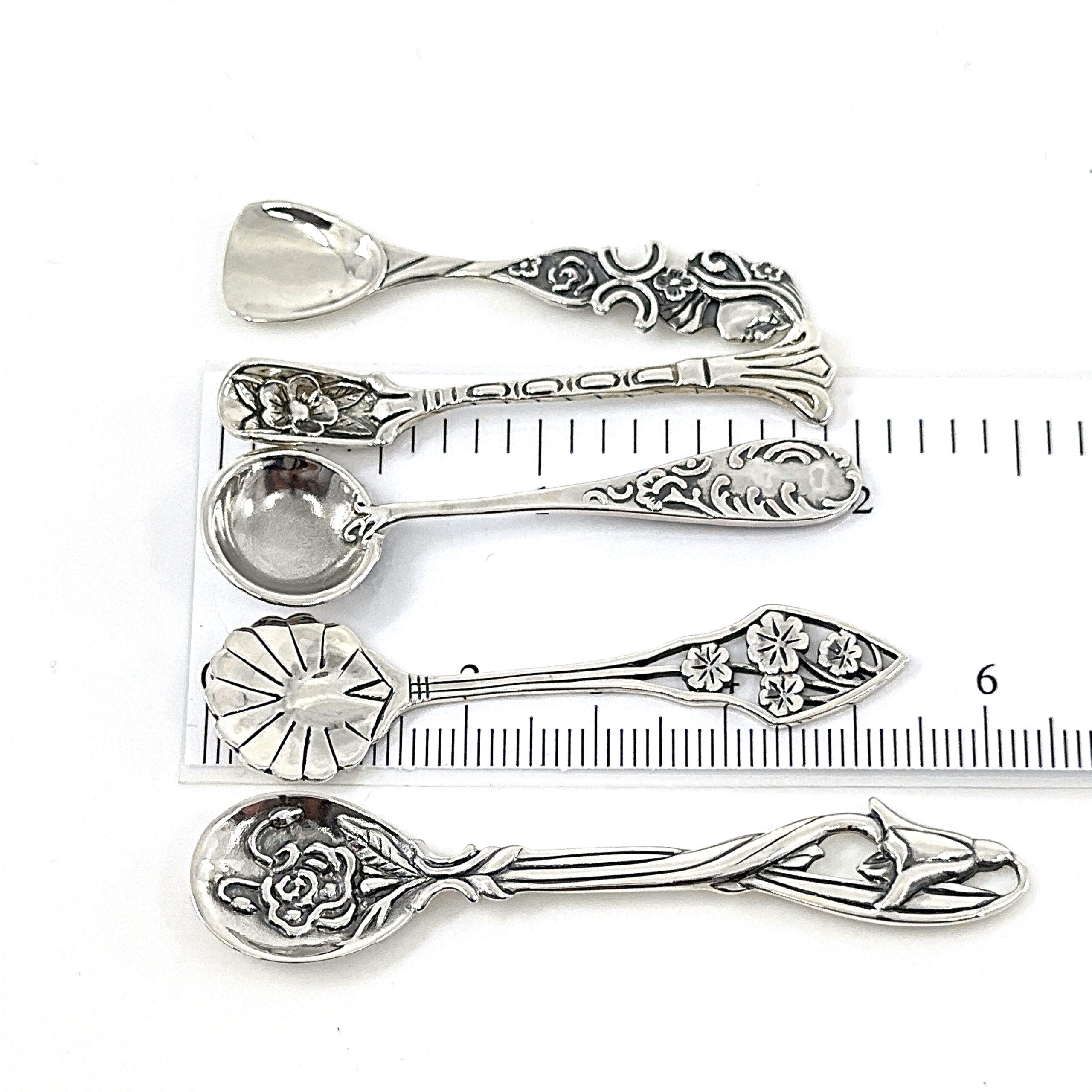 BOX103 (3) Five Piece Victorian Style Salt And Mustard Spoon Set, finished in 925 English Hallmarked Sterling Silver