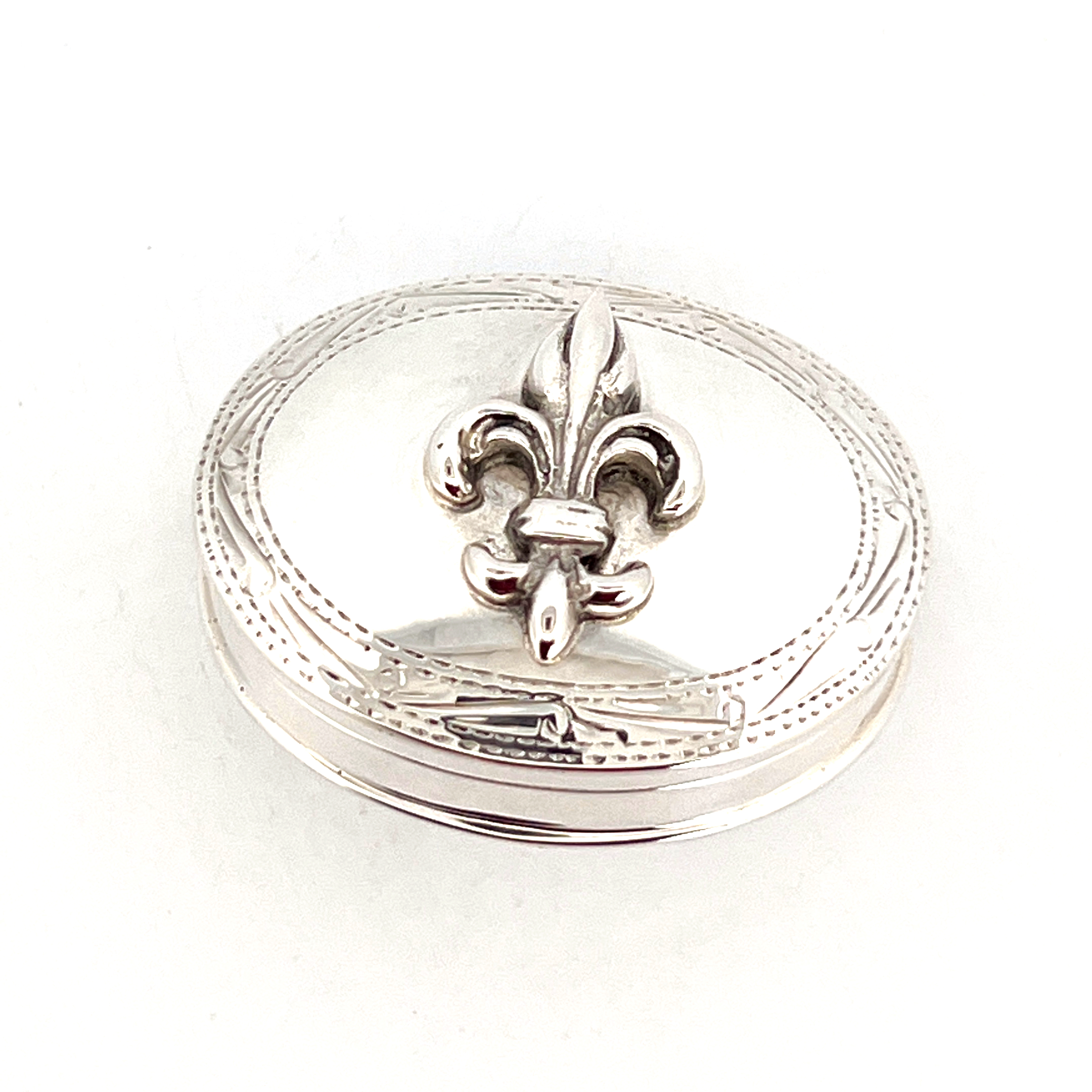 PB607 (2) Fleur de Lys on Oval Pill Box, Finished In 925 English Hallmarked Sterling Silver