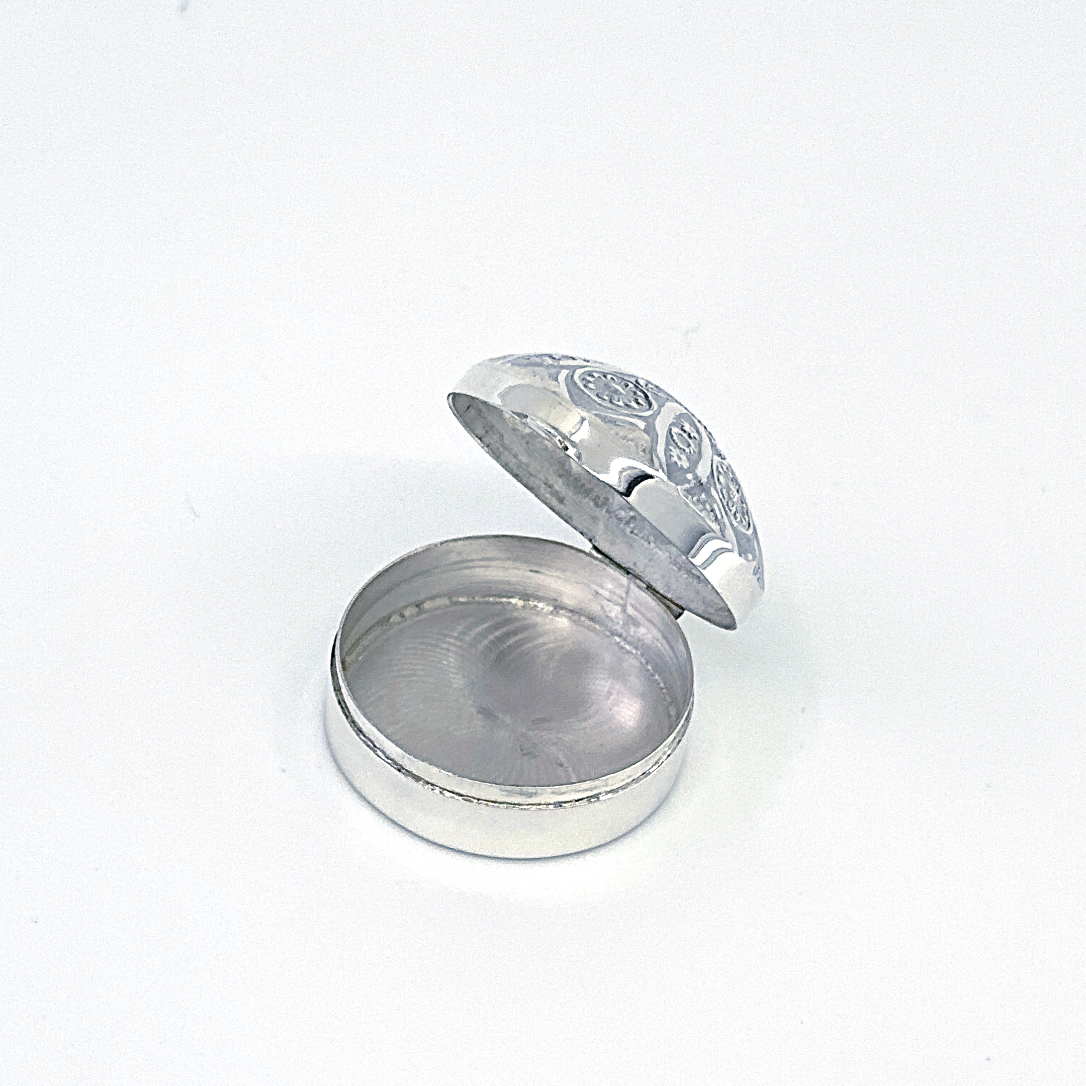 PB533 (1) Floral Round Domed Pill Box Victorian Style, finished in 925 English Hallmarked Sterling Silver