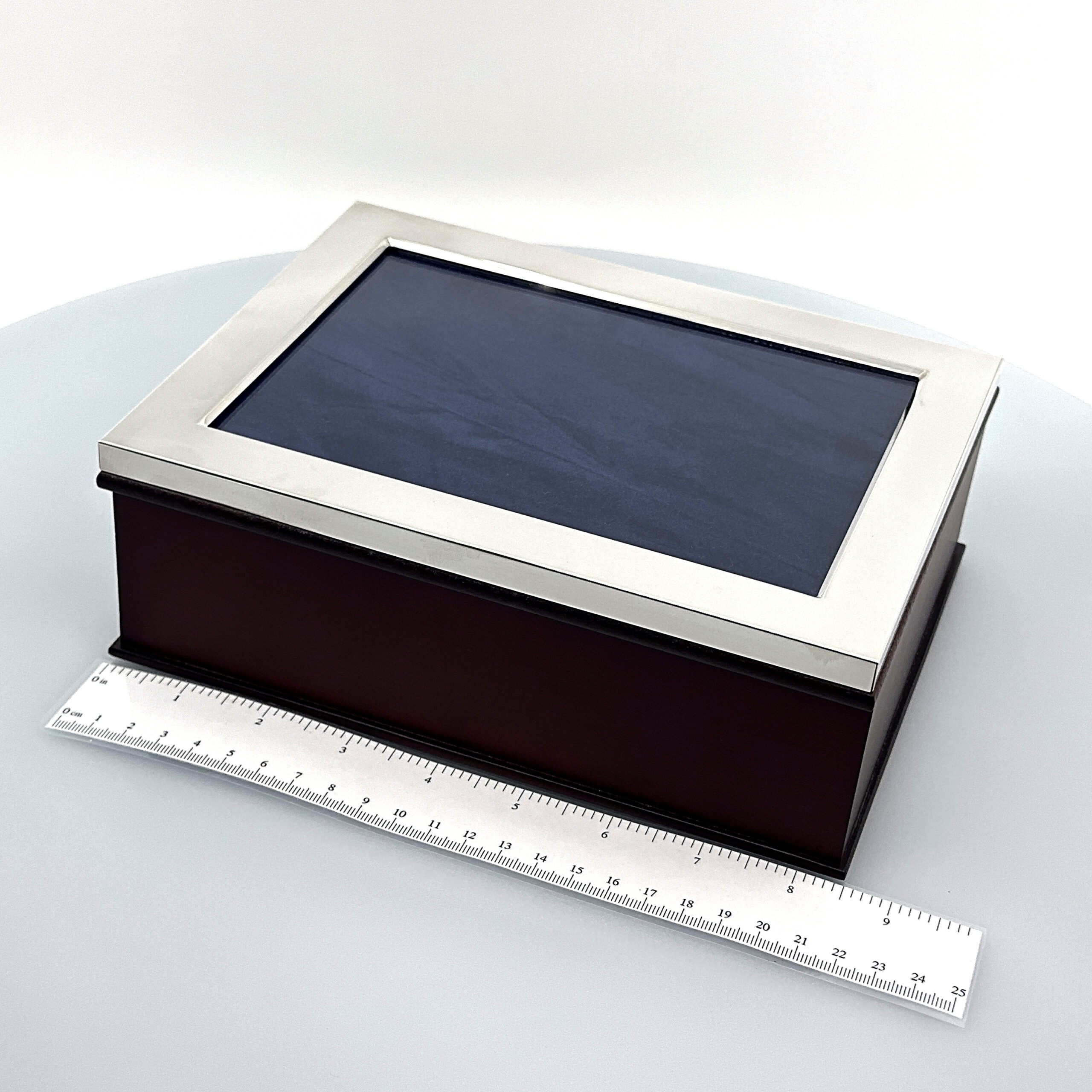 GT98 (5) Keepsake Box With Photo Frame Lid And Mahogany Finish In 925 English Hallmarked Sterling Silver
