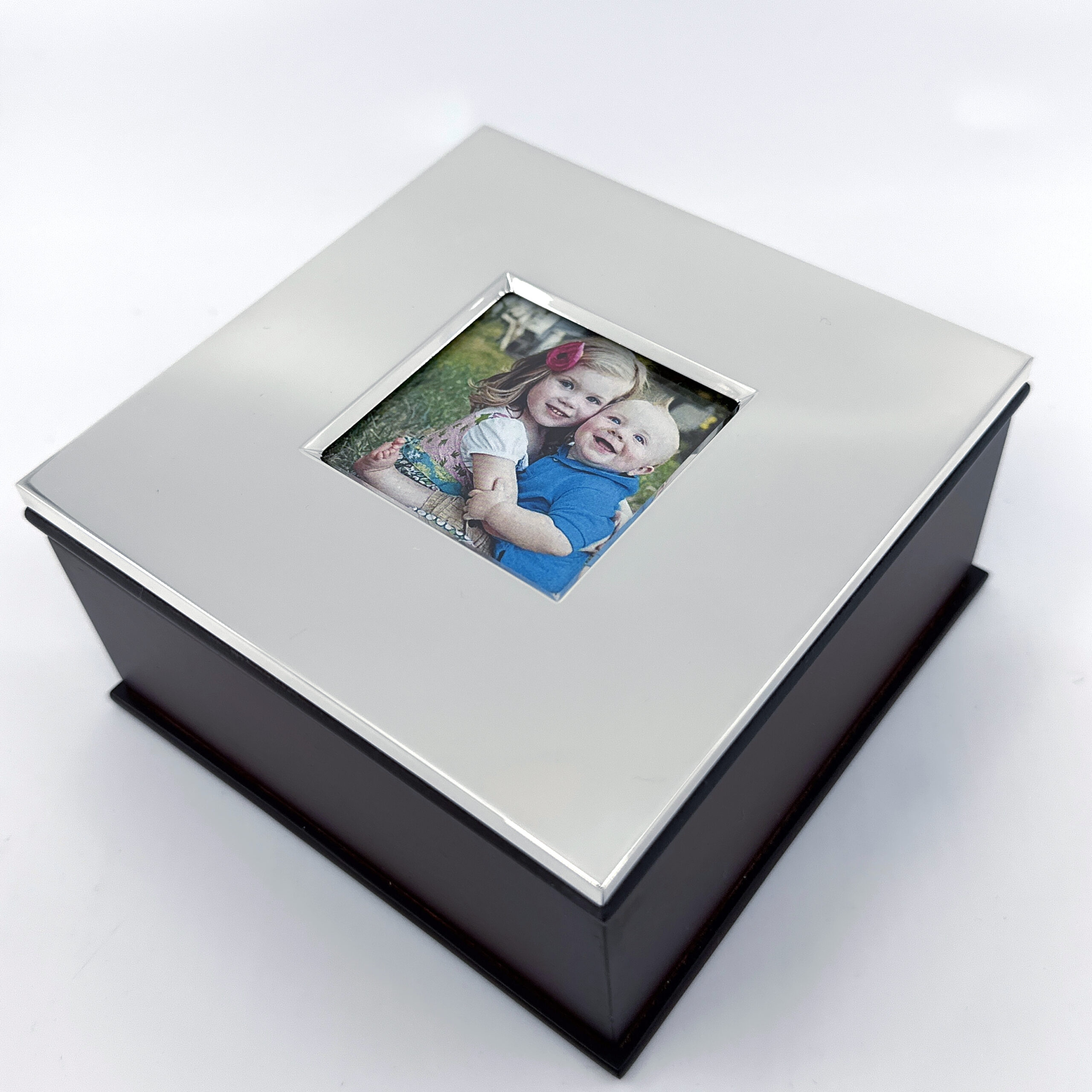 GT2004 (8) Keepsake Box With Photo Frame Lid And Mahogany Finish Finished In 925 English Hallmarked Sterling Silver